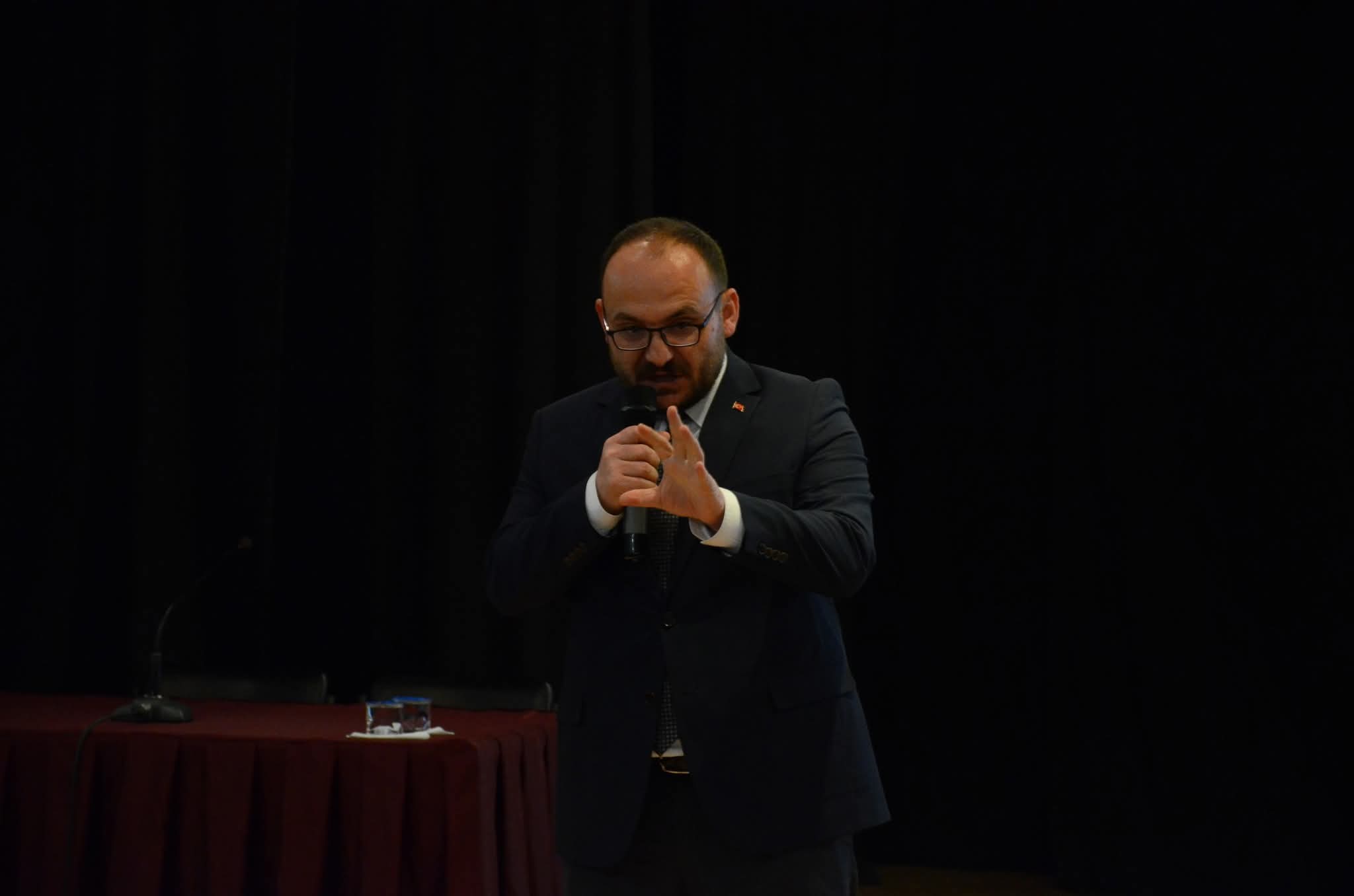 rektorumuz-bolu-abant-izzet-baysal-universitesinde-malazgirti-anlatti-8237