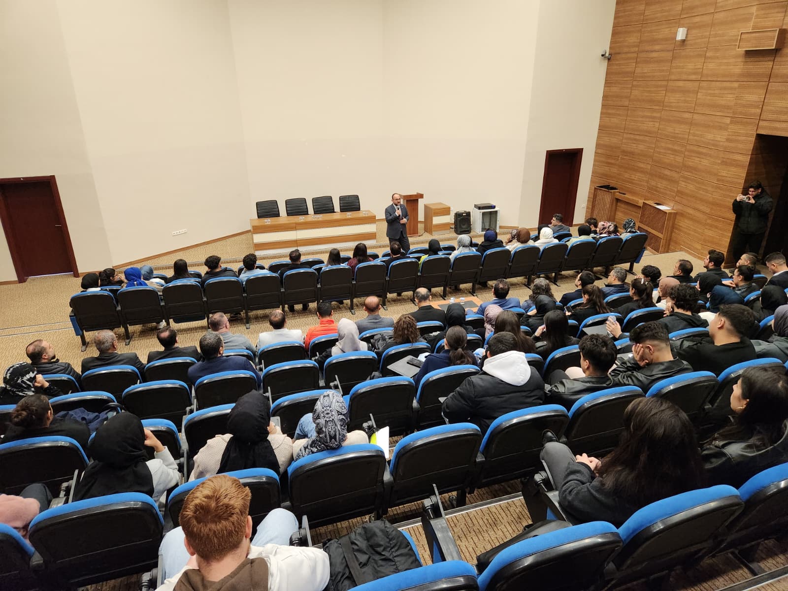 rektorumuz-malazgirt-zaferini-anlatmaya-devam-ediyor-8294