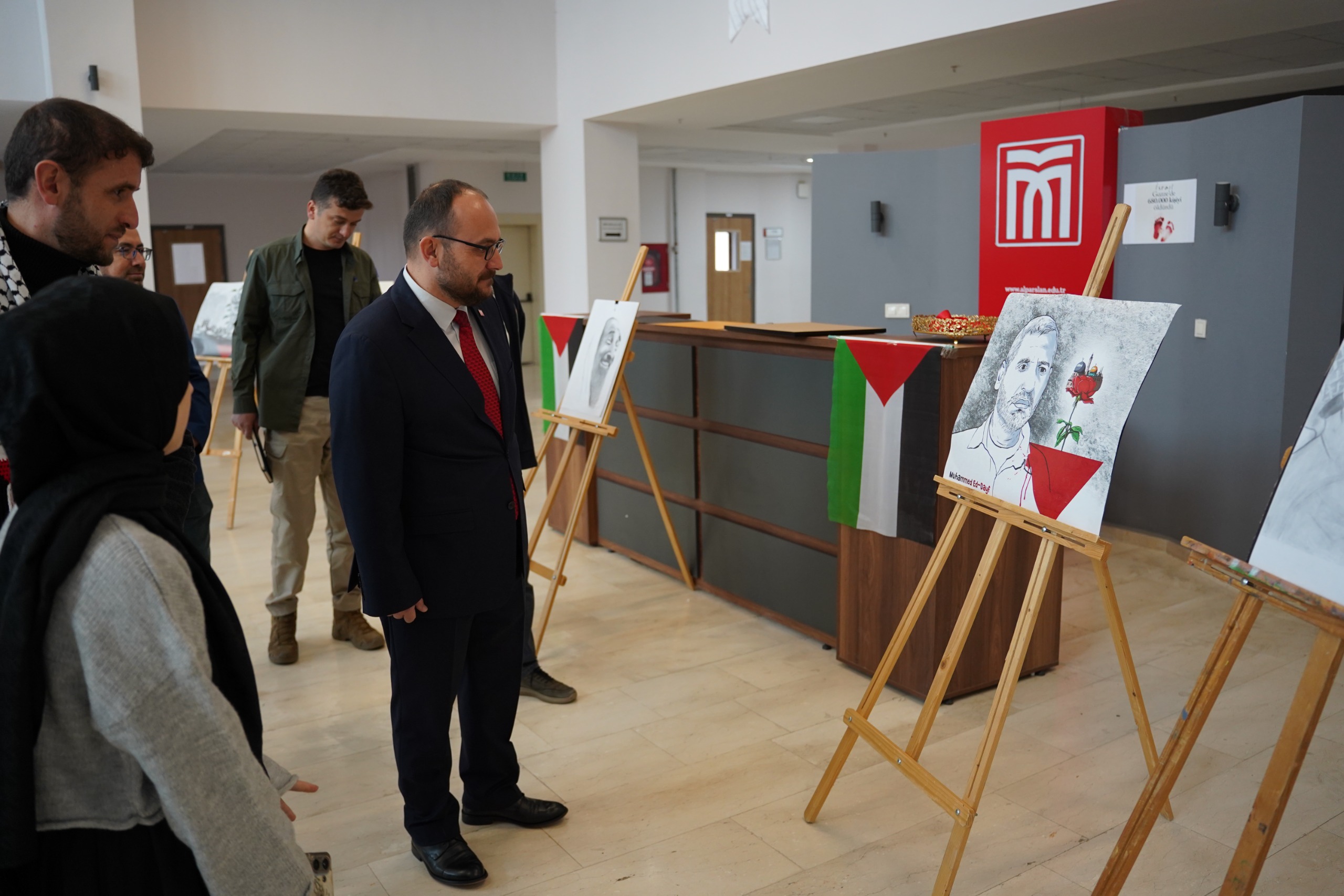 maundan-gazzeye-vefa-direnis-ve-dirilis-sergisi-ziyarete-acildi-8310