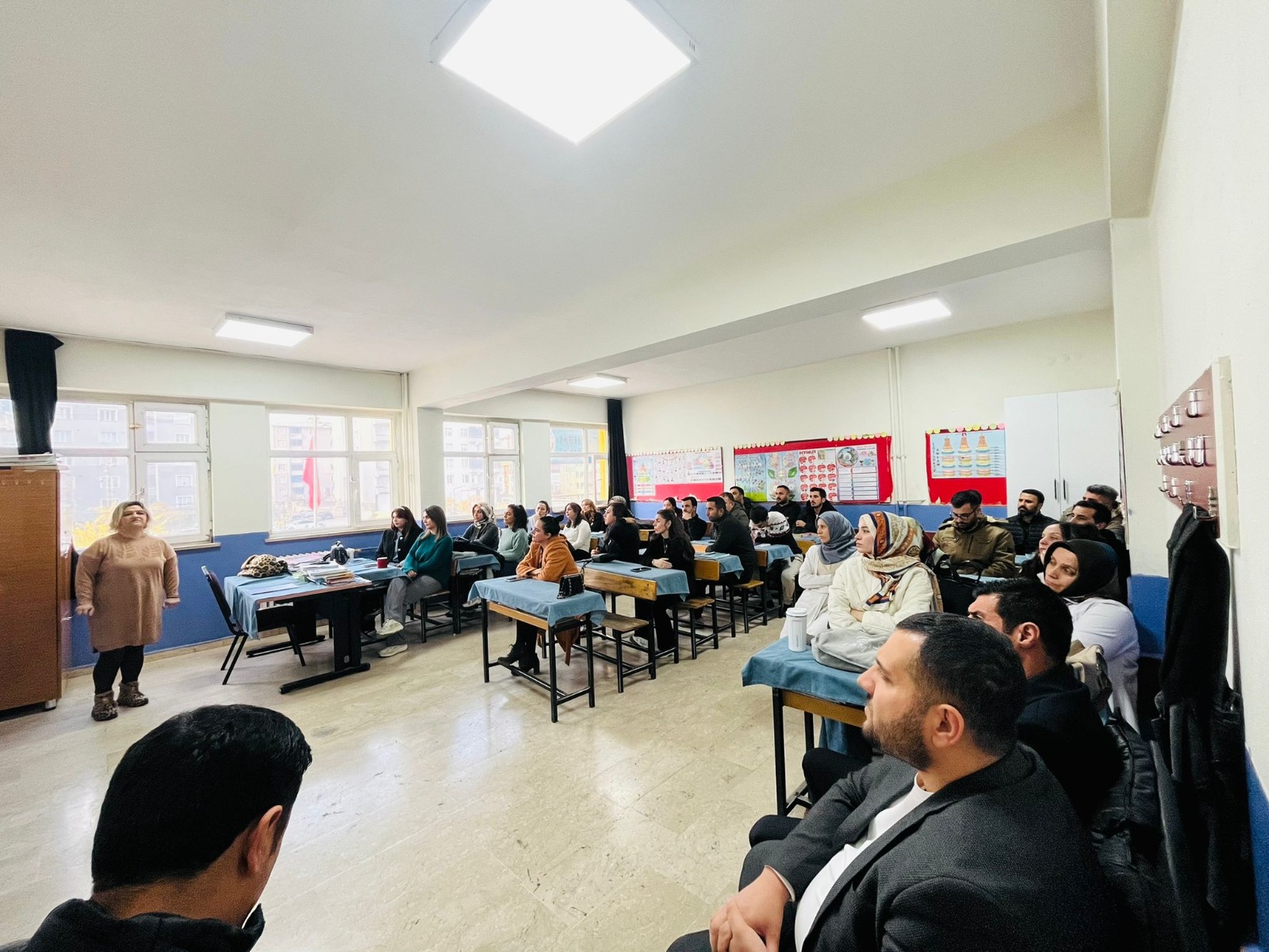 universitemiz-bagimlilikla-mucadele-uygulama-ve-arastirma-merkezi-muduru-doc-dr-zeynep-kantarci-bingolden-ogretmen-ve-idarecilere-bagimlilikla-mucadele-semineri-8361