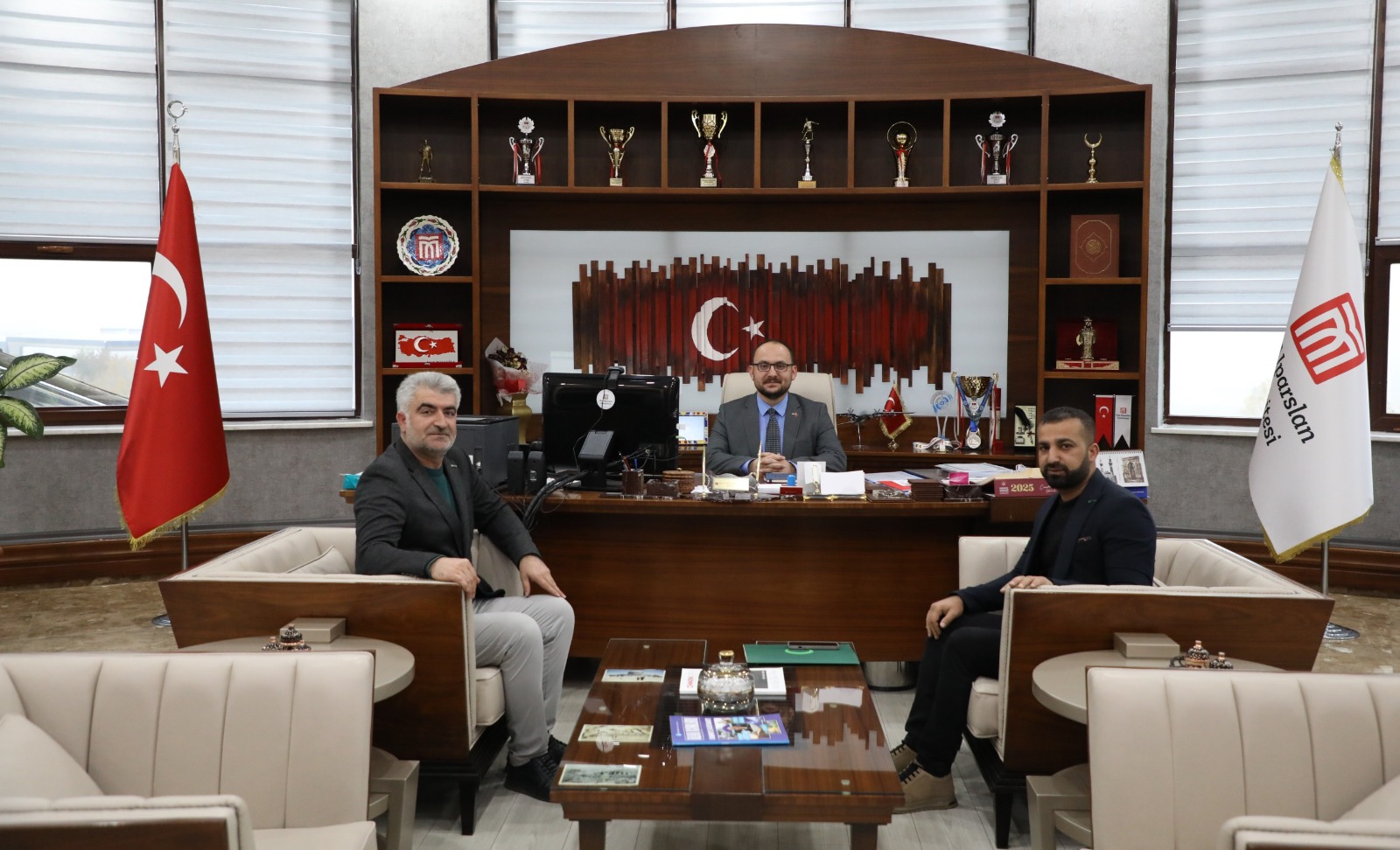 rektorumuz-yesilay-mus-sube-temsilcilerini-makaminda-kabul-etti-8363