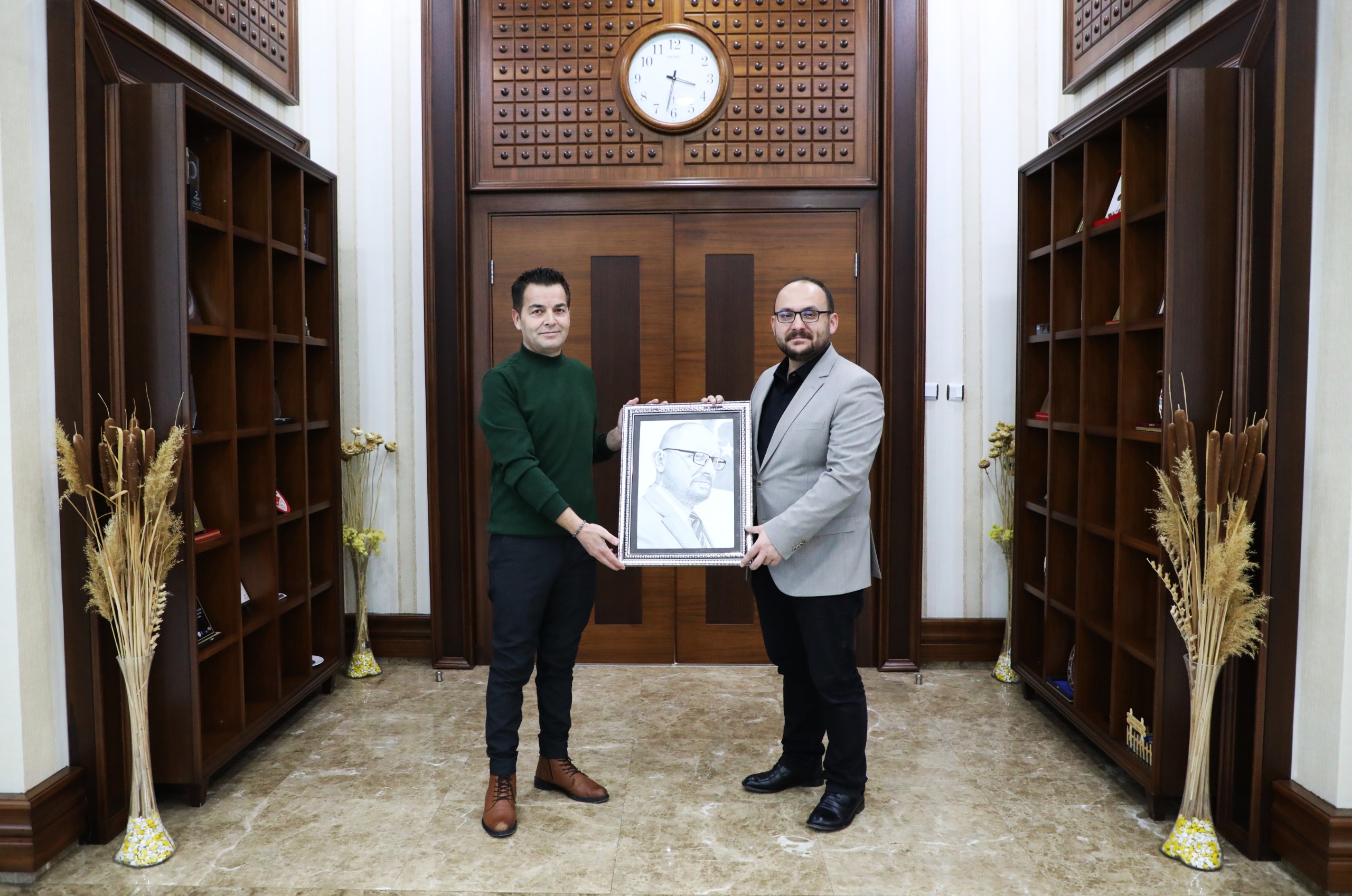 universitemiz-genc-ofis-ekibinden-rektorumuze-ziyaret-8383