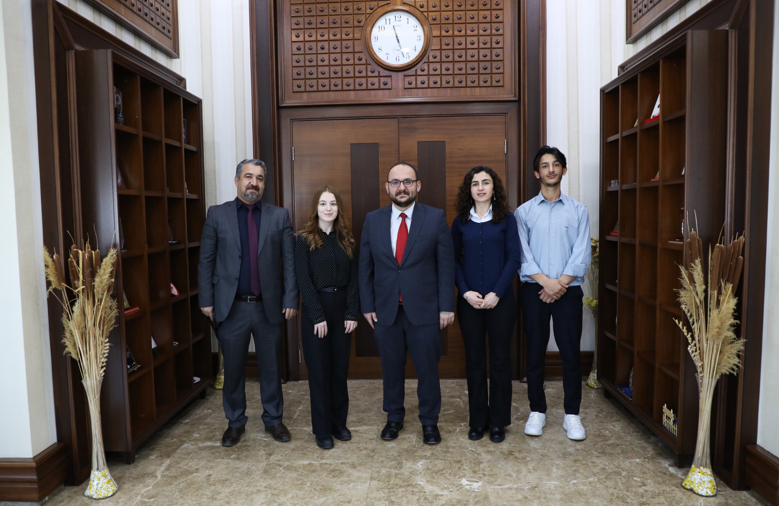 rektorumuz-sinema-ve-edebiyat-toplulugu-temsilcilerini-kabul-etti-8412