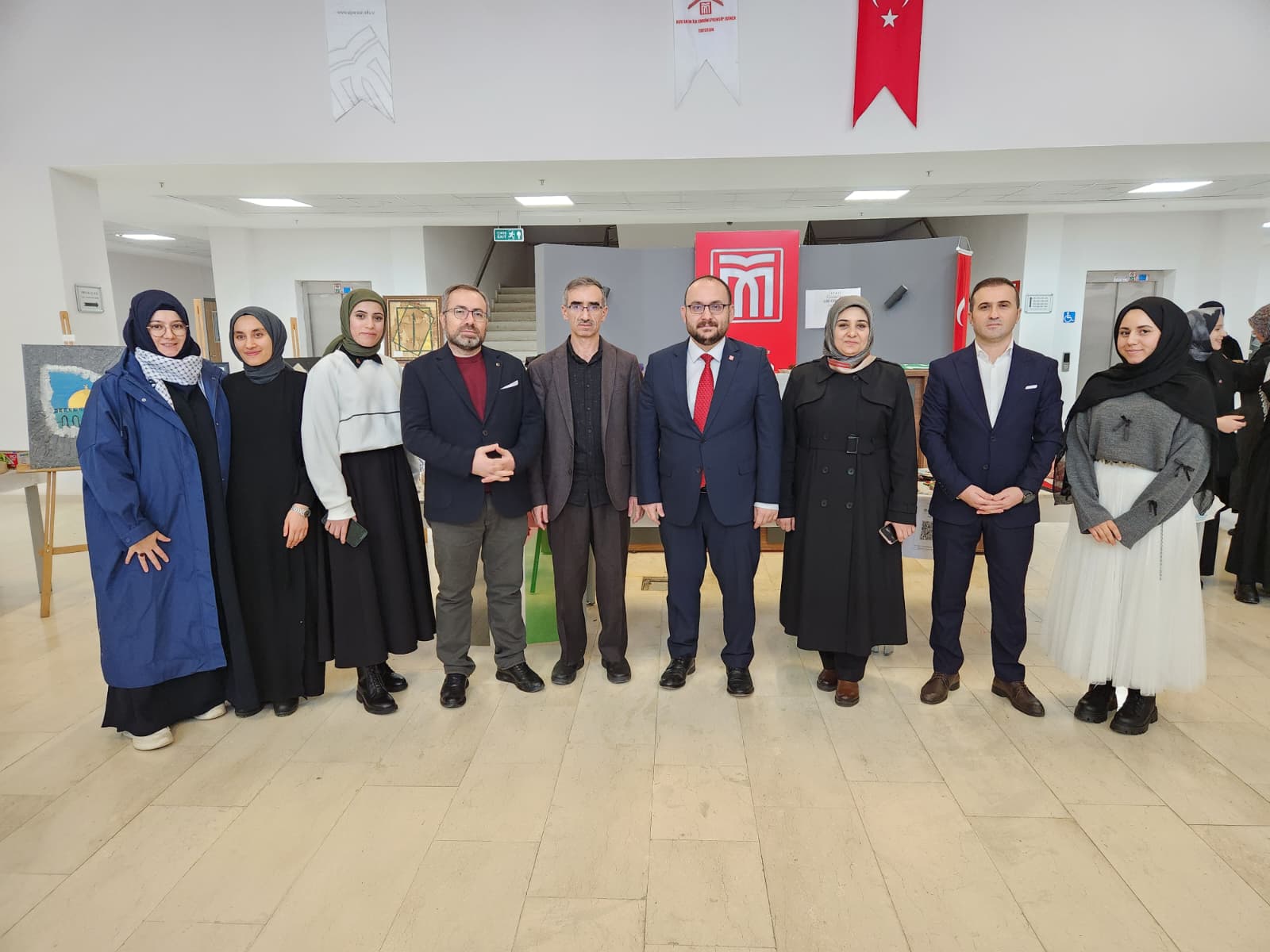 universitemizde-gazze-yararina-kermes-duzenlendi-8461