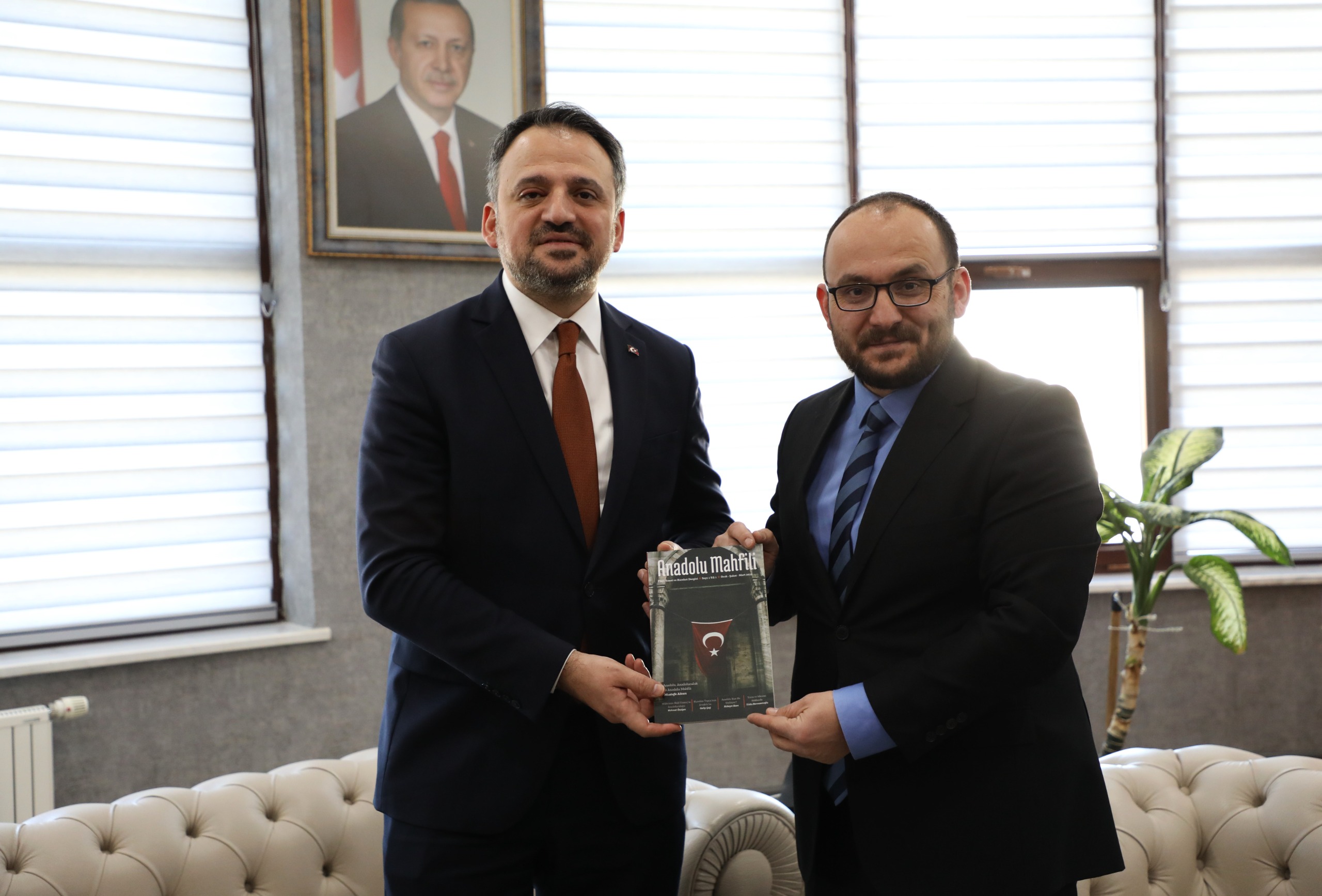 rektorumuz-genclik-ve-spor-bakan-yardimcisi-dr-enes-eminoglunu-makaminda-agirladi-8479