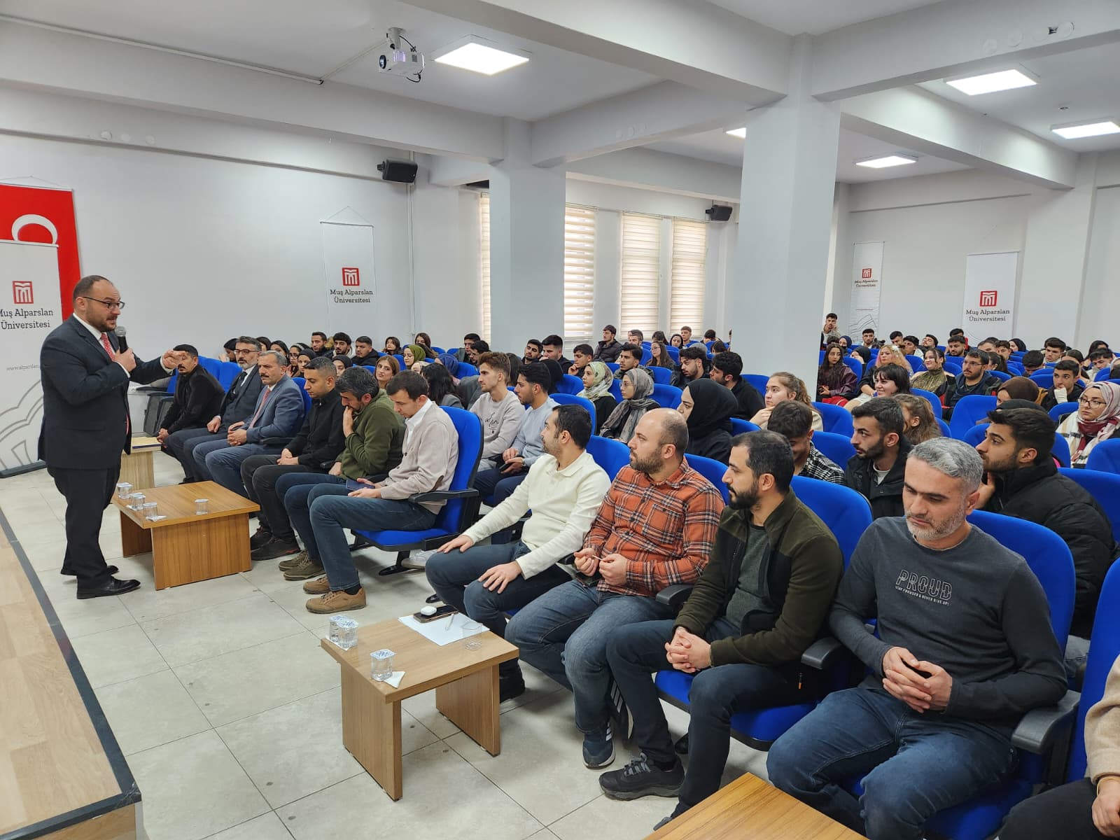 rektorumuz-varto-giyasettin-bingol-myo-ogrencileriyle-bulustu-8526