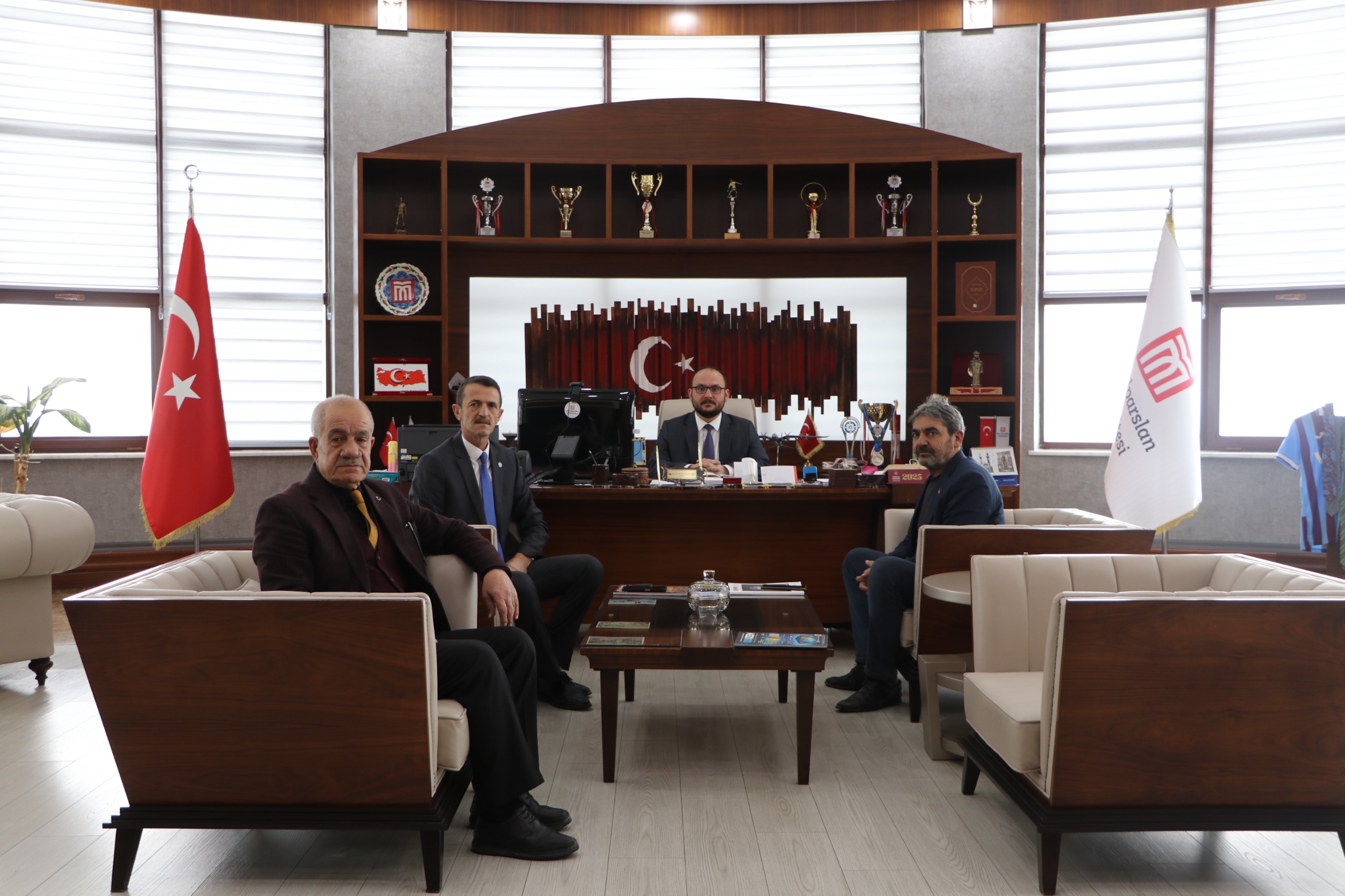 rektorumuz-prof-dr-mustafa-alican-iyi-parti-mus-il-teskilatini-agirladi-8560