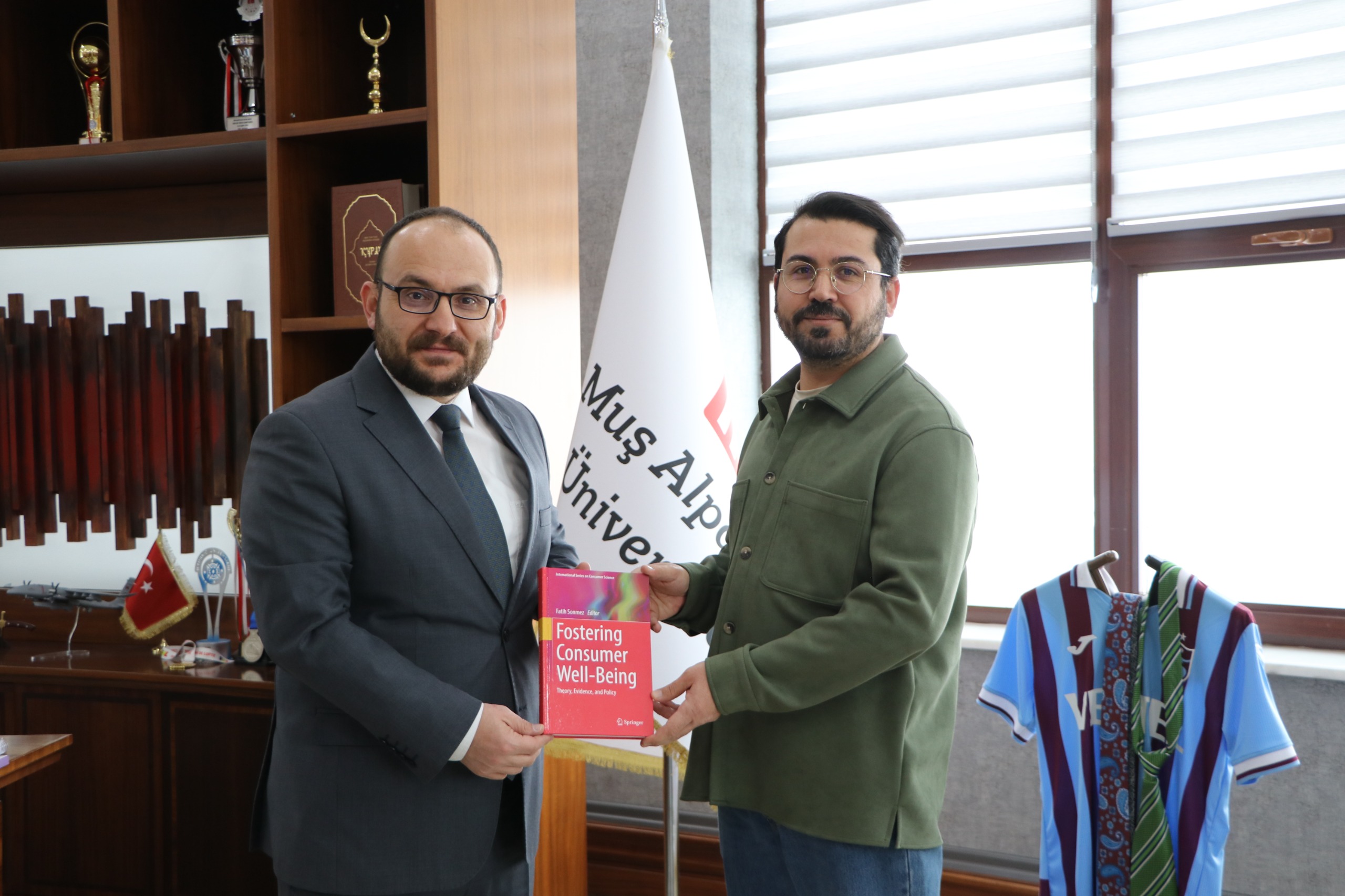 dr-ogr-uyesi-fatih-sonmezden-uluslararasi-duzeyde-onemli-akademik-eser-8577