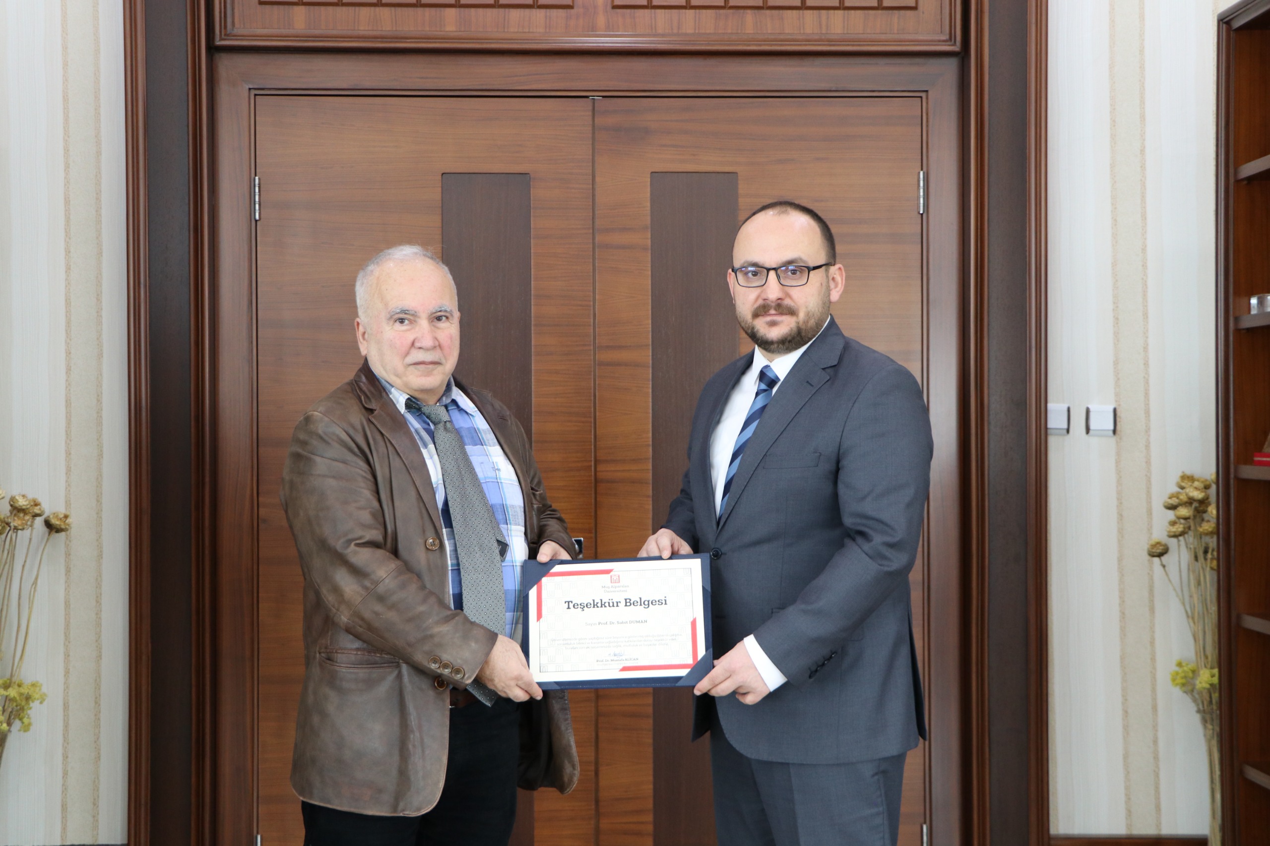 rektorumuz-emeklilige-ayrilan-akademisyenleri-makaminda-agirladi-8589