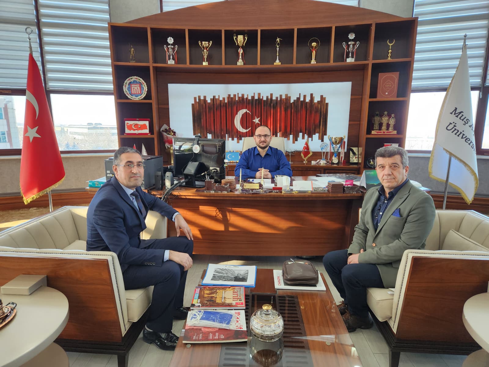 odullu-ogrencilerimizden-rektorumuze-ziyaret-8600