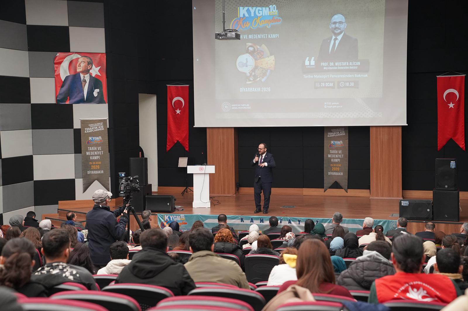 rektorumuz-diyarbakirda-tarihe-malazgirt-penceresinden-bakmak-konulu-konferans-verdi-8624