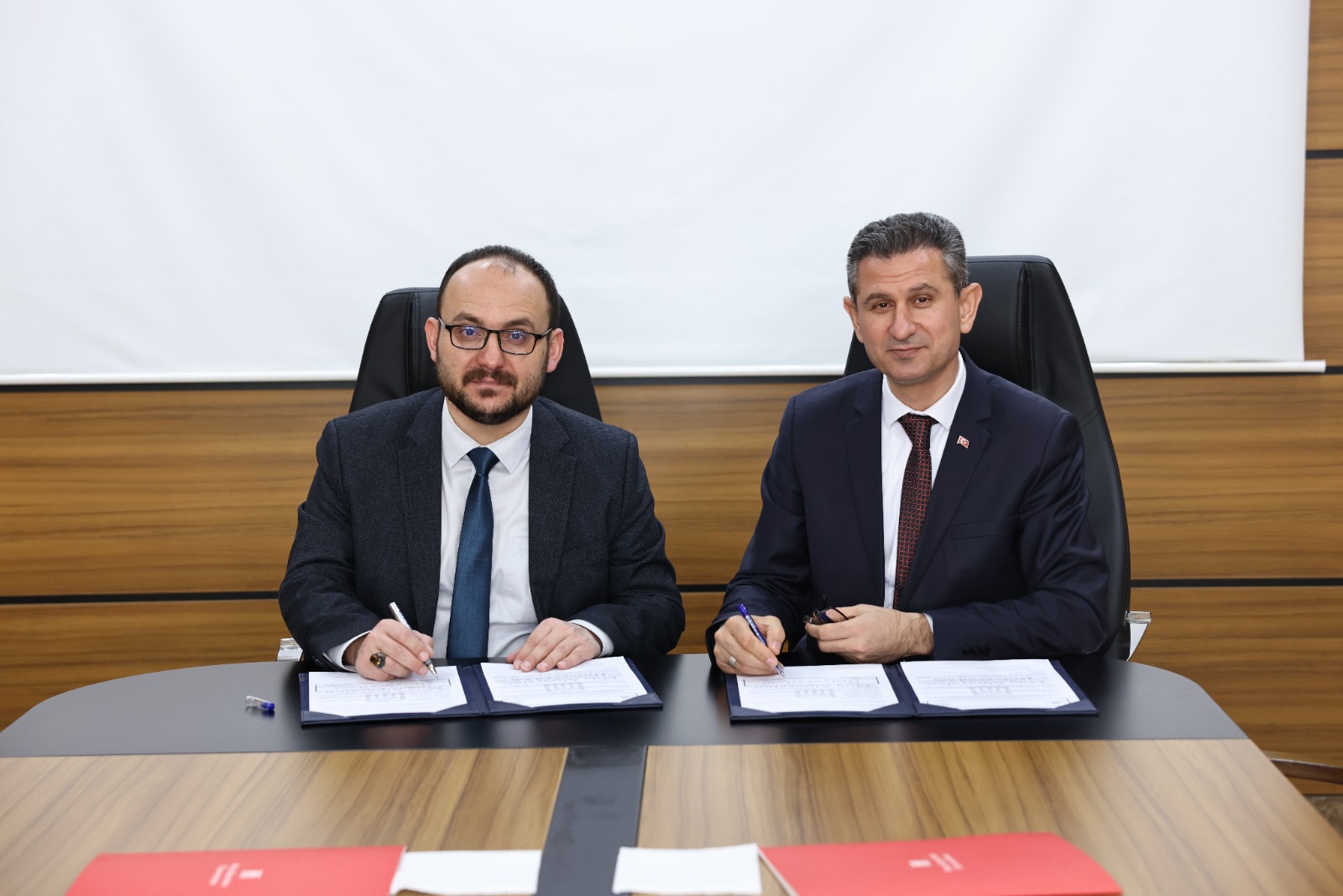 universitemiz-ile-mus-il-milli-egitim-mudurlugu-arasinda-dis-hekimligi-fakultesi-ve-agiz-dis-sagligi-merkezi-icin-tahsis-protokolu-imzalandi-8716