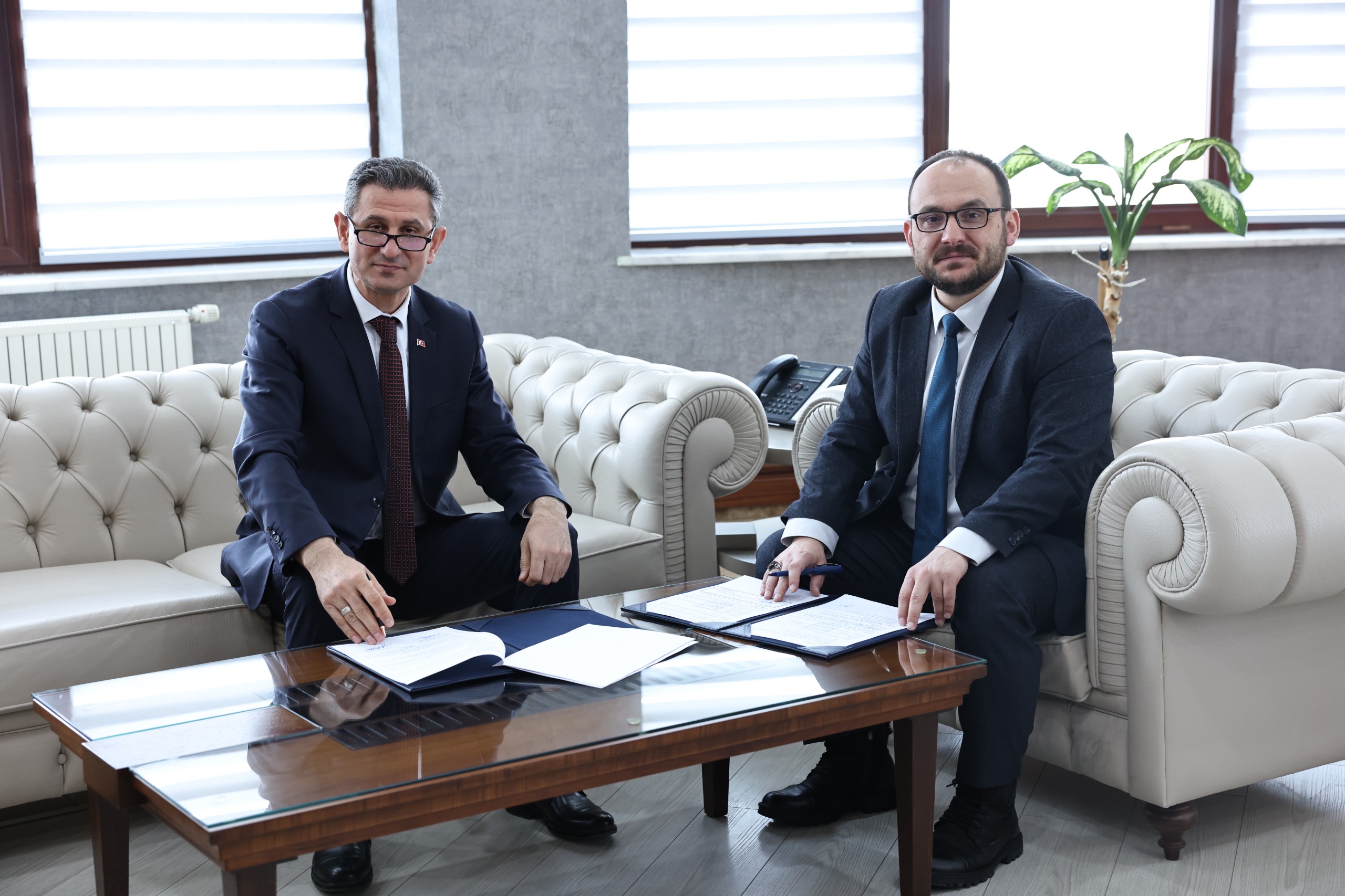 universitemiz-ile-mus-il-milli-egitim-mudurlugu-arasinda-maarifin-kalbinde-ramazan-kapsaminda-is-birligi-protokolu-imzalandi-8721