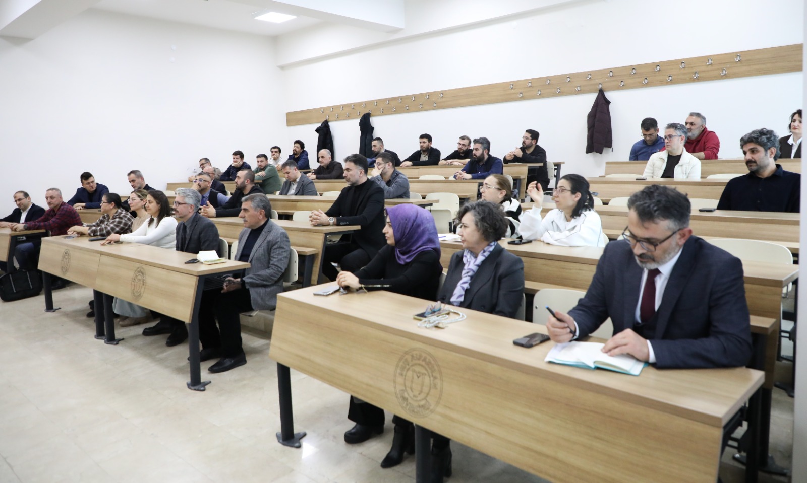 rektorumuz-iibf-akademik-kurul-toplantisina-katildi-8726