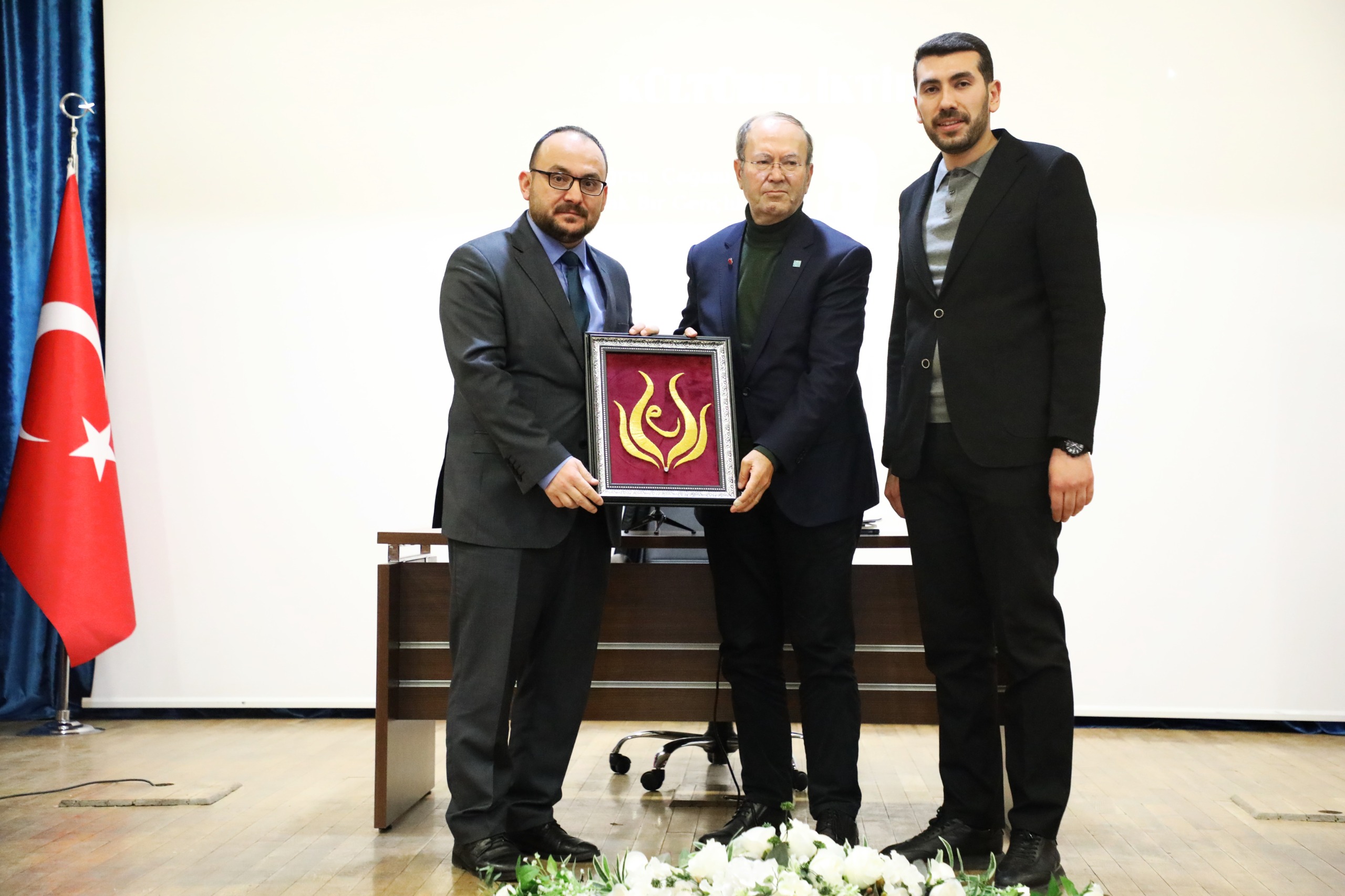 yusuf-kaplandan-cagi-kuracak-bir-genclik-vurgusu-8747