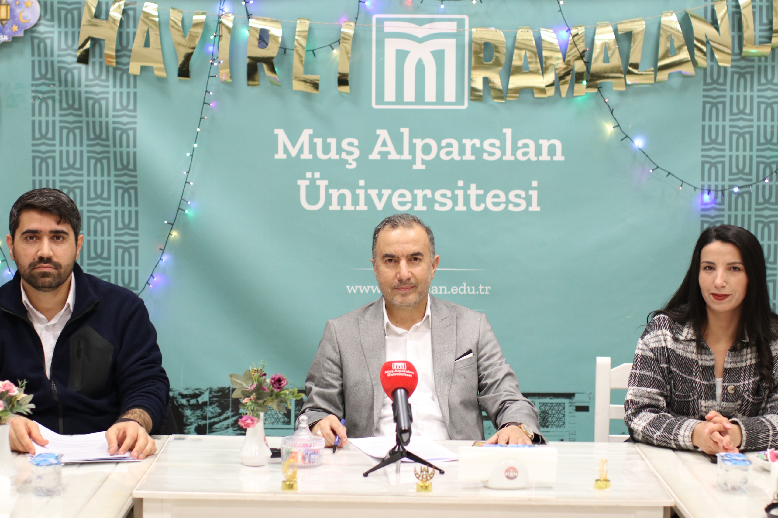 ramazan-sohbetlerinde-turk-edebiyatinda-yemek-ve-yemek-adabi-konusuldu-8752