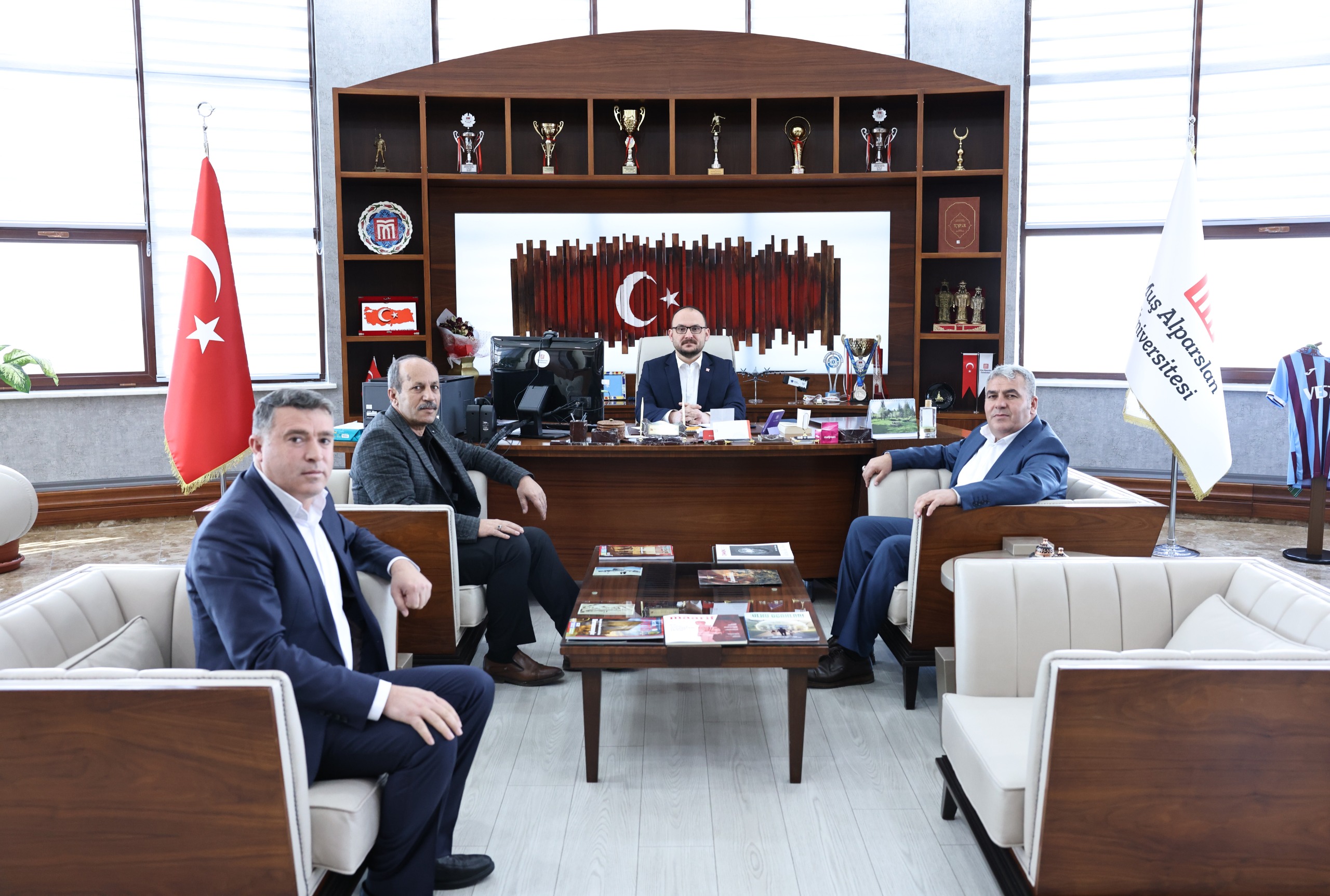 akil-insanlar-derneginden-rektorumuze-ziyaret-8793