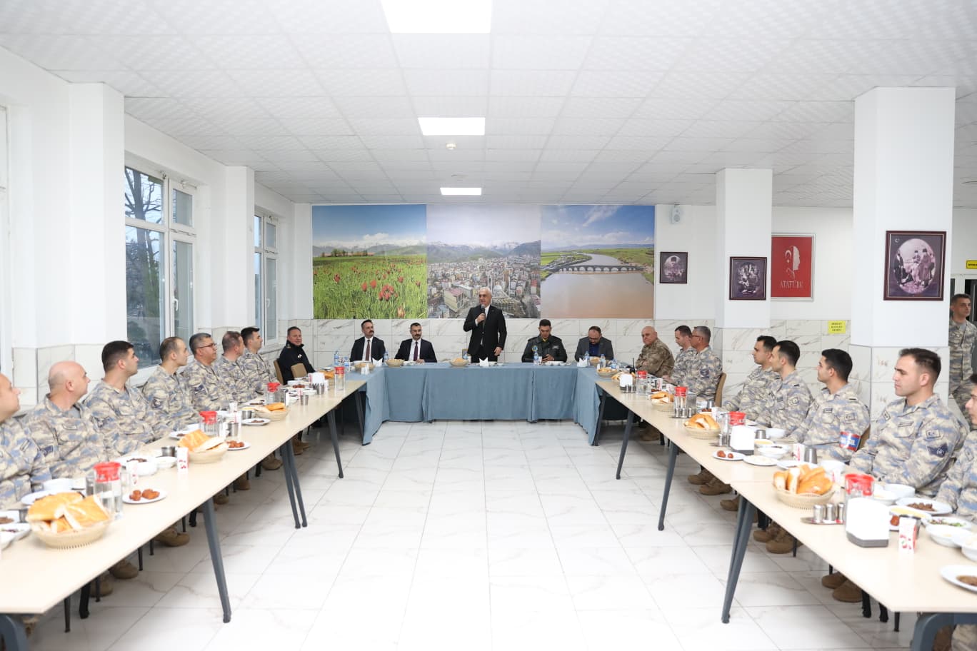 rektorumuz-hava-meydan-komutanliginda-duzenlenen-iftar-programina-katildi-8803