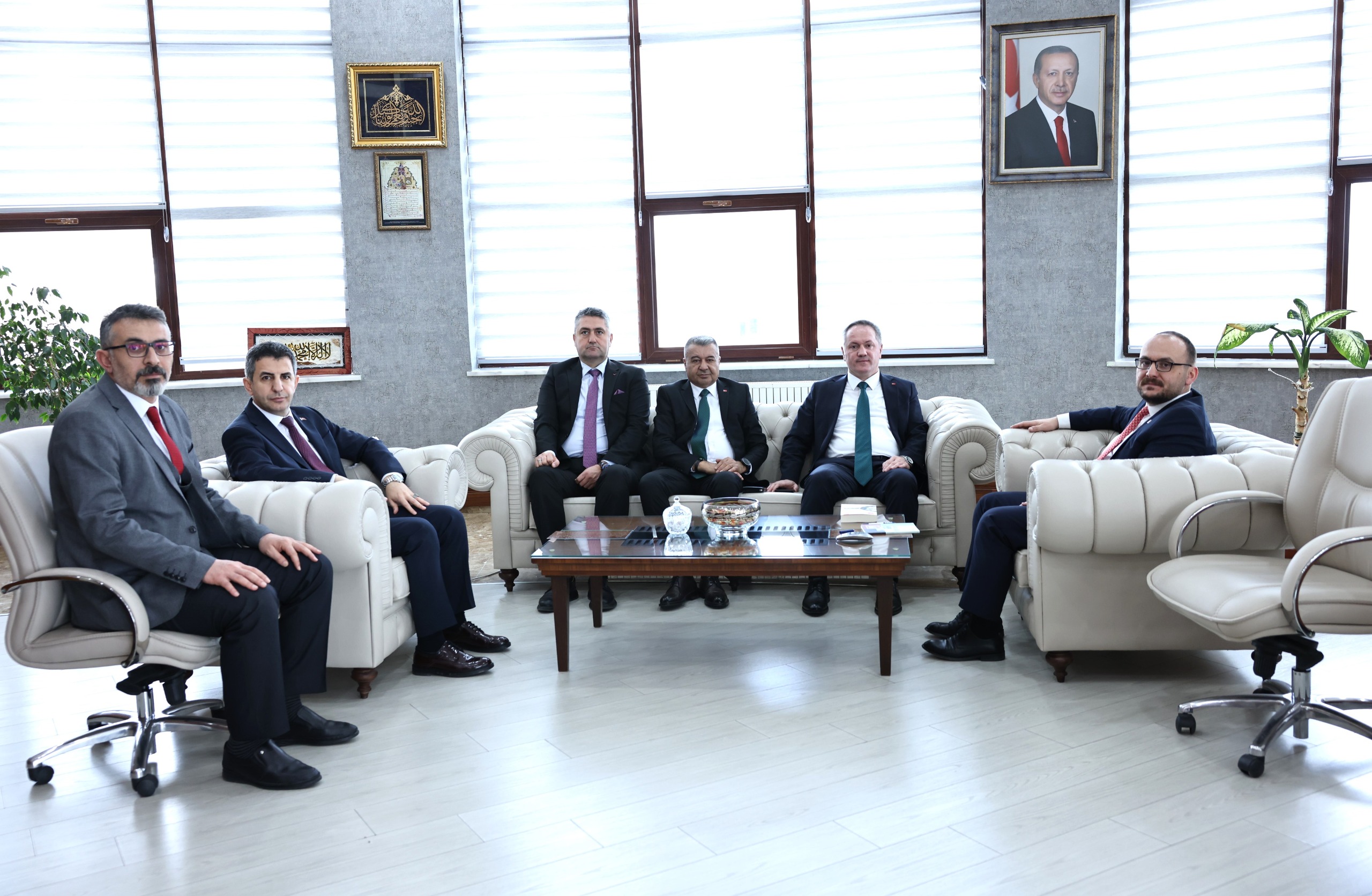 tedxalparslanuniversity-konuklarindan-rektorumuze-ziyaret-8846