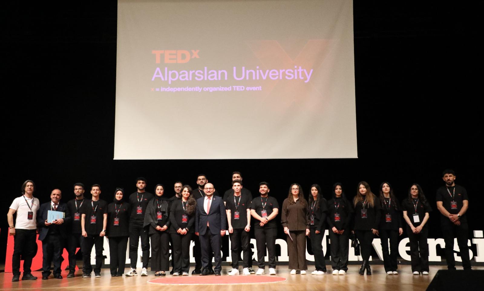 tedxalparslanuniversity-musta-bilim-fikir-ve-ilhami-ayni-sahnede-bulusturdu-8849