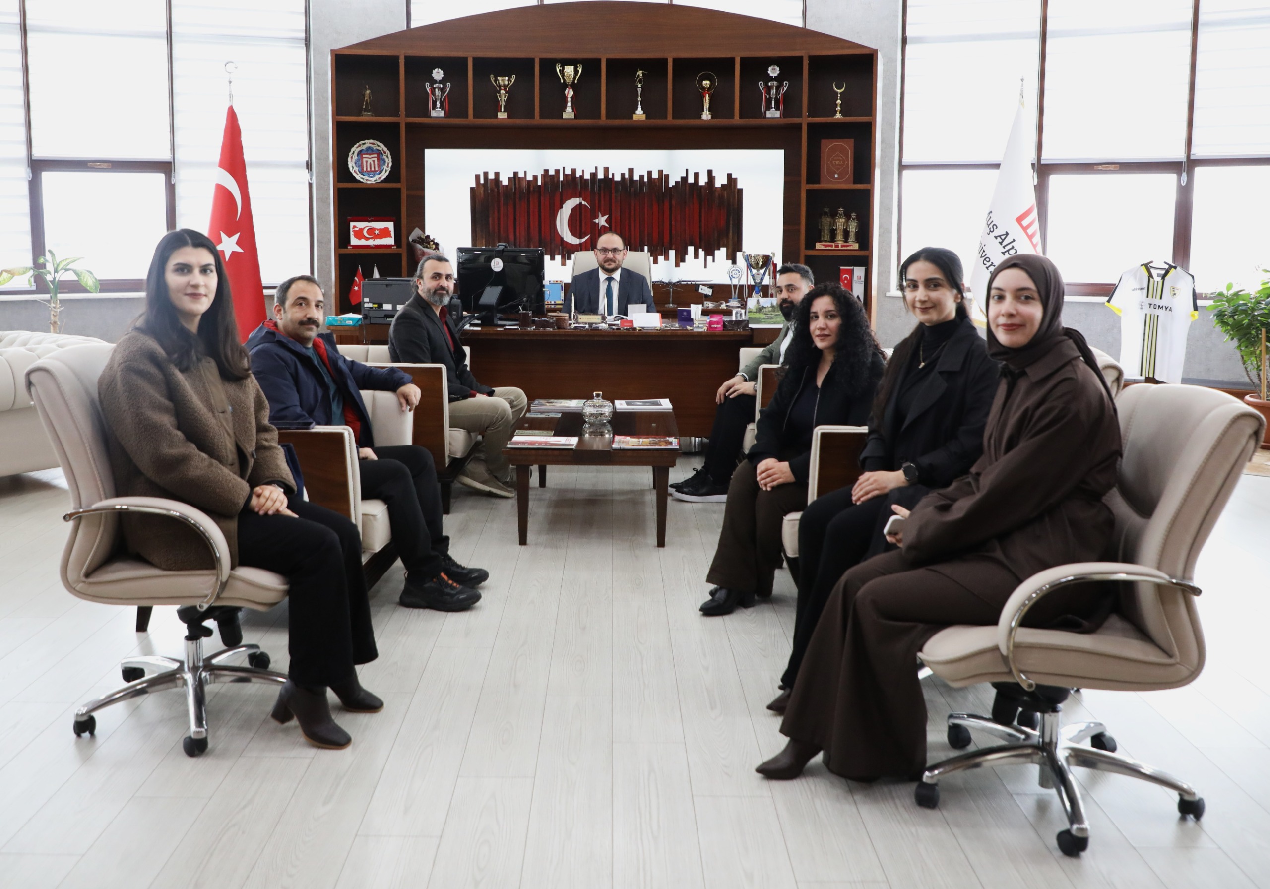 masal-dunyam-egitim-kurumu-ekibinden-rektorumuze-ziyaret-8855