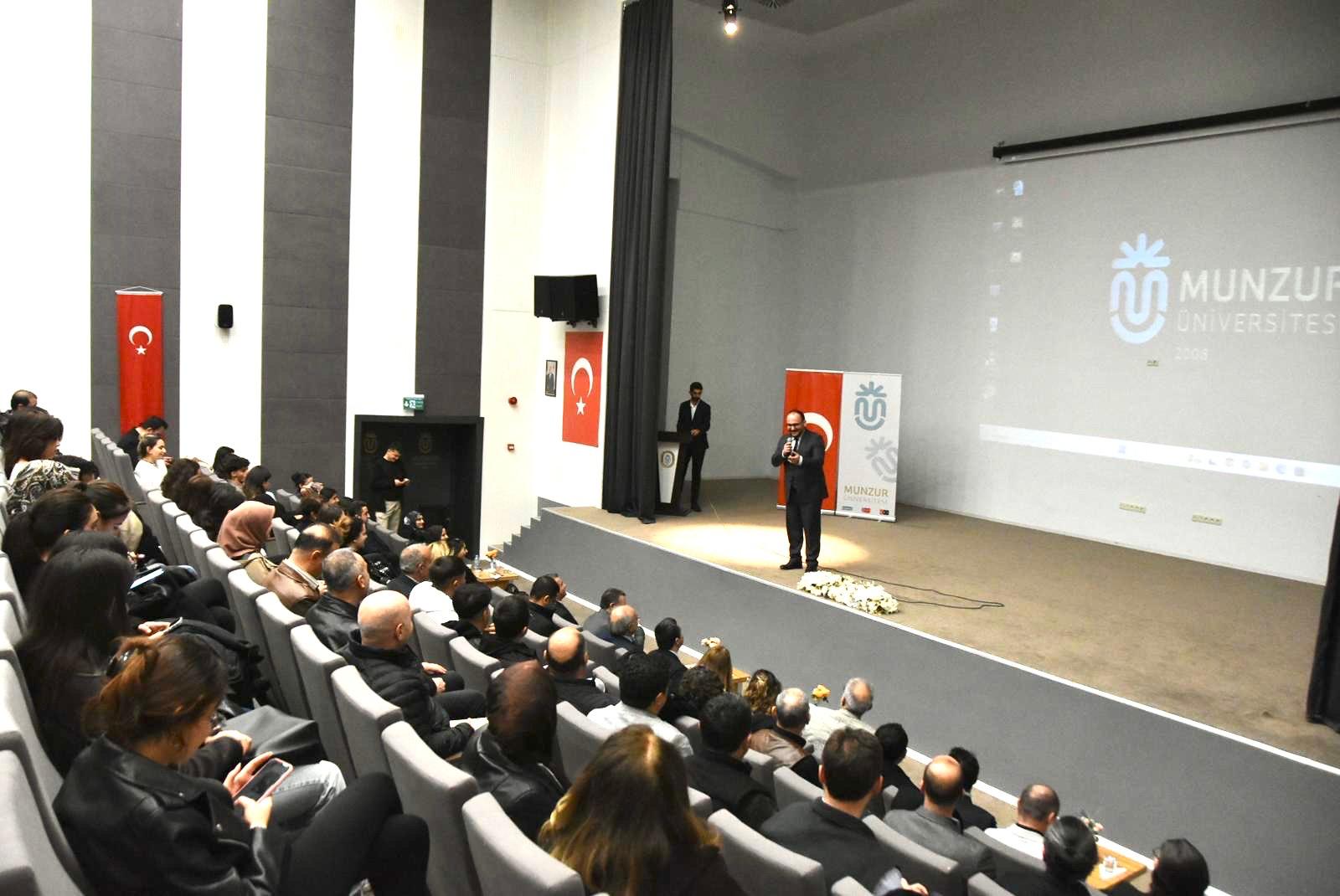 rektorumuz-munzur-universitesinde-malazgirti-yeniden-kesfetmek-baslikli-konusma-gerceklestirdi-8877
