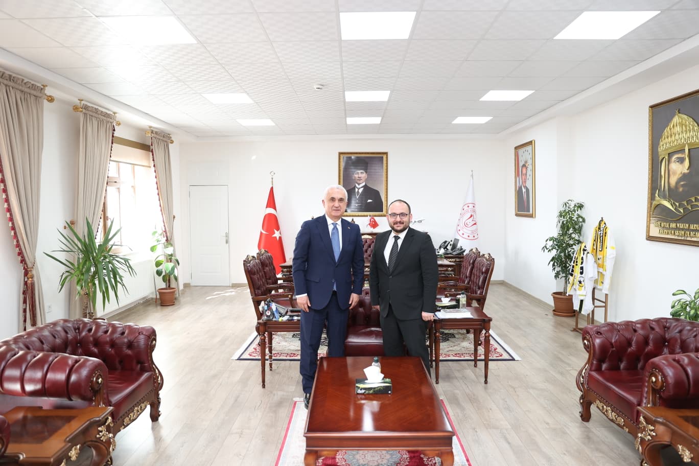 rektorumuzden-mus-valisi-avni-cakira-ziyaret-8906