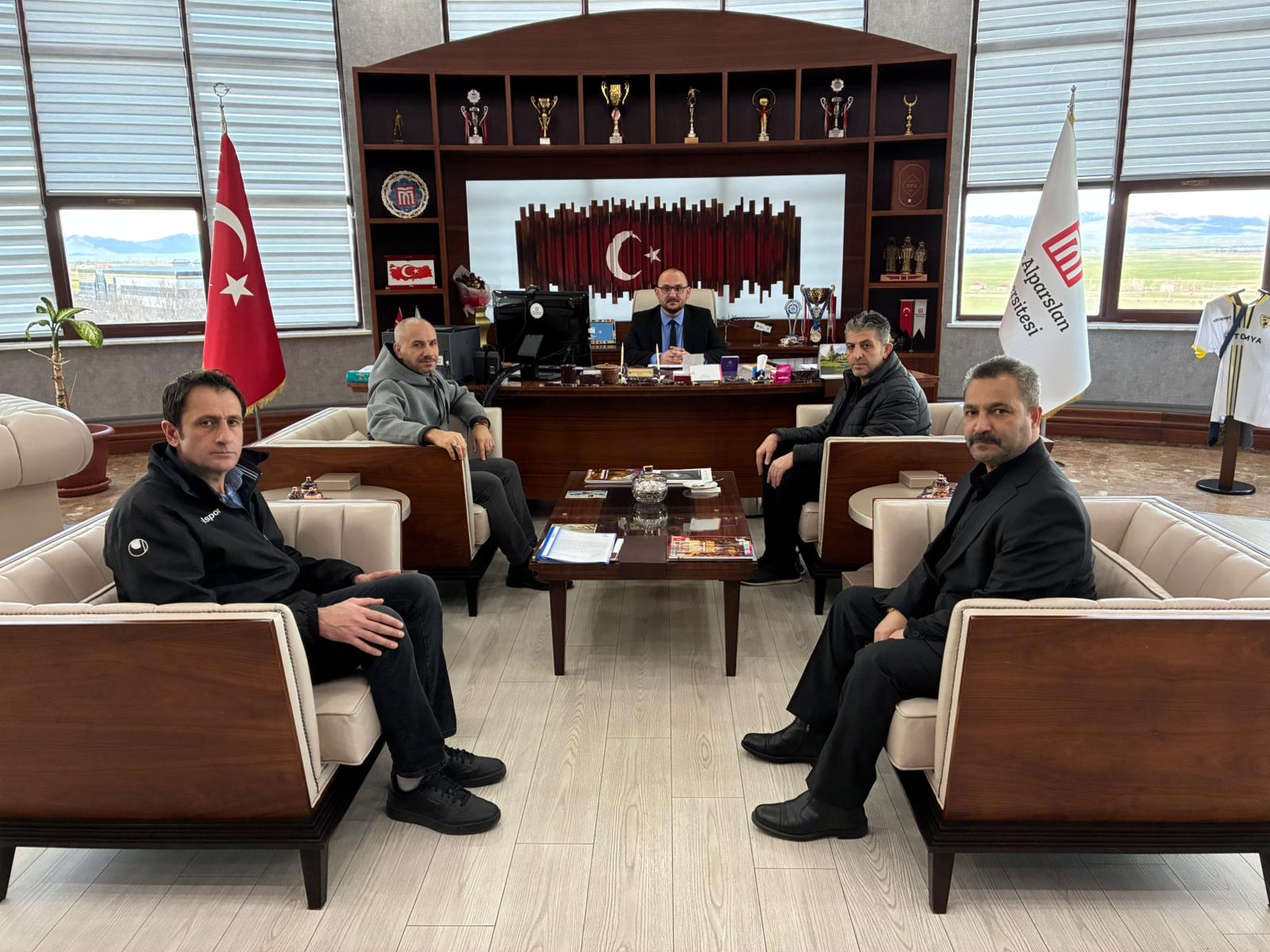 rektorumuz-prof-dr-mustafa-alican-dernek-temsilcilerini-kabul-etti-8907