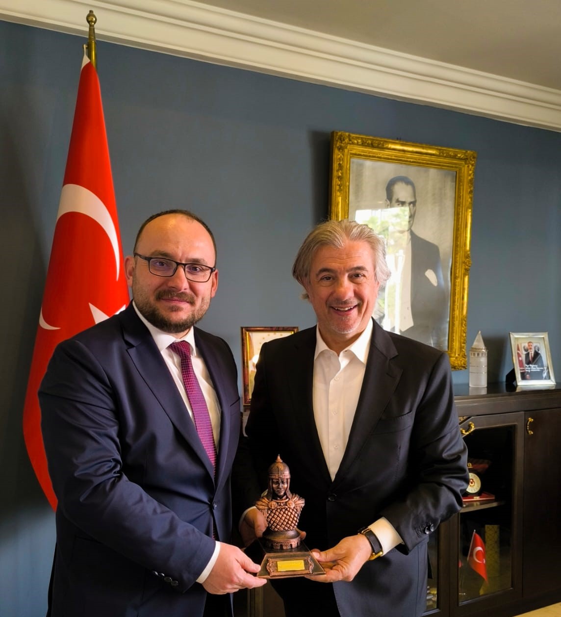 rektorumuzden-turkiye-tunus-buyukelcisine-ziyaret-8930