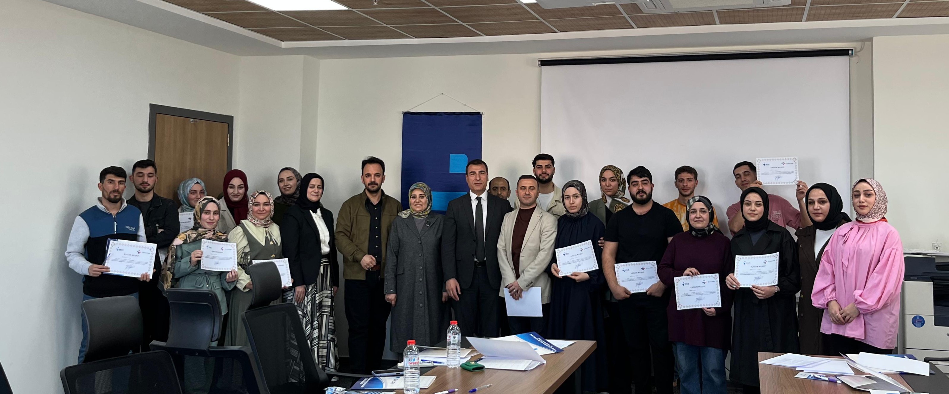 ilahiyat-fakultesi-ogrencilerine-is-kulubu-egitimi-verildi-8940