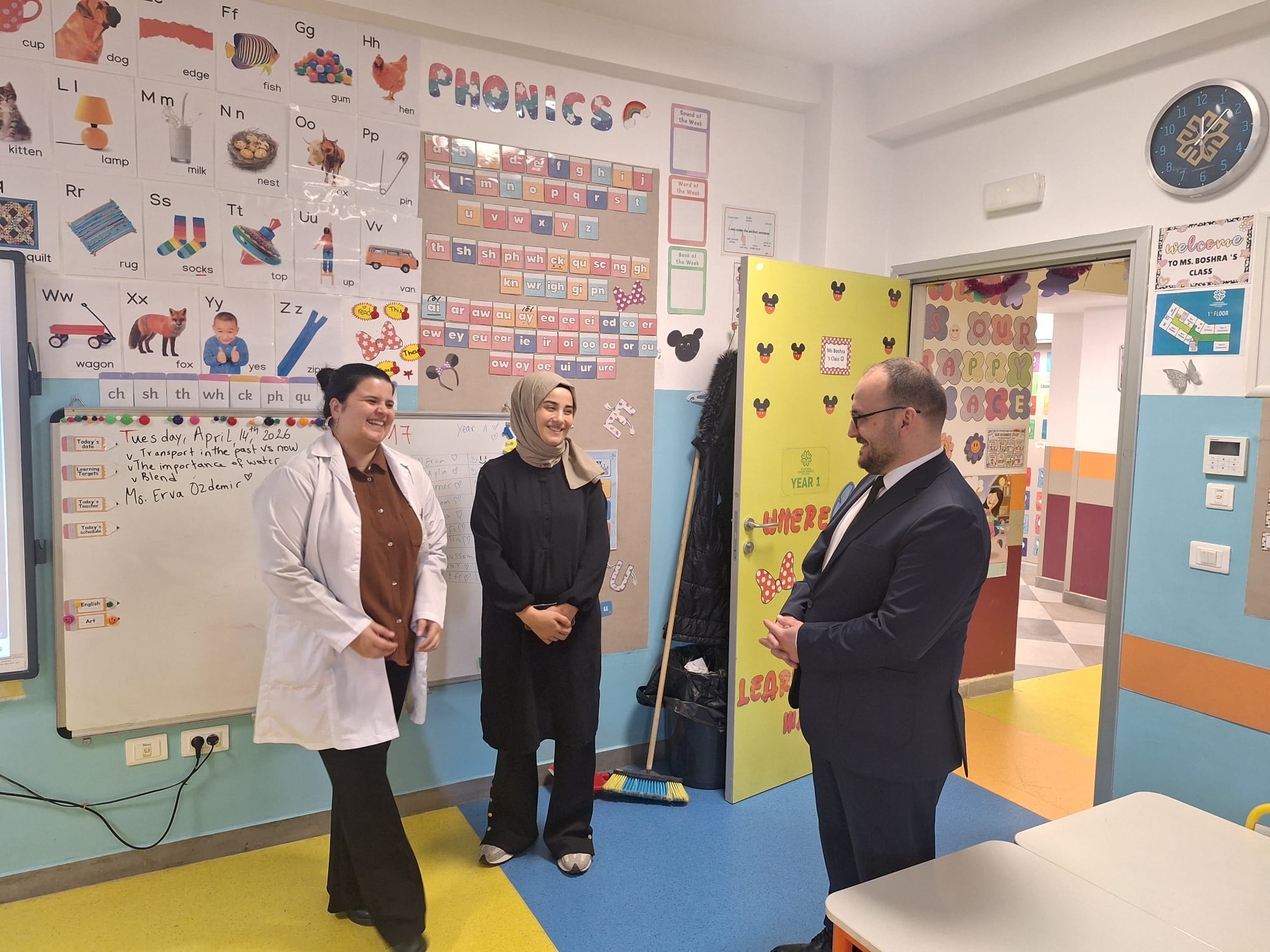 rektorumuz-tunustaki-maarif-okulunu-ziyaret-etti-8941