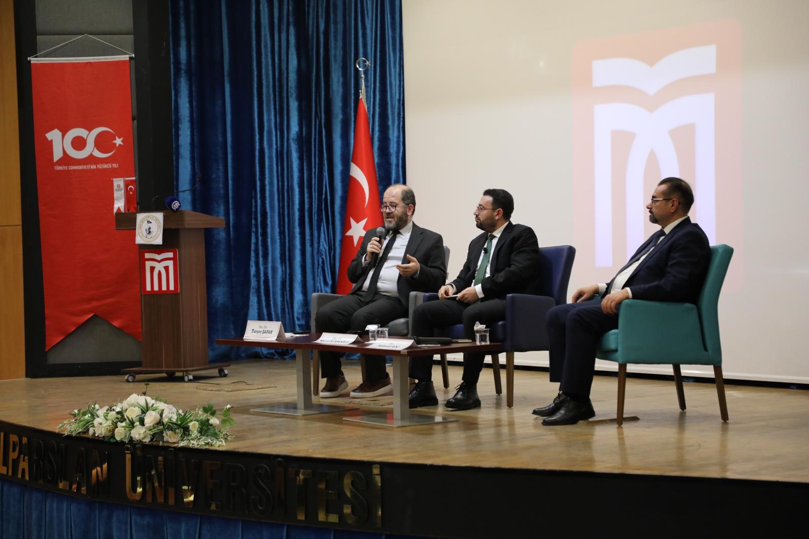 iranda-neler-oluyor-yasam-siyaset-ve-savas-paneli-gerceklestirildi-8956