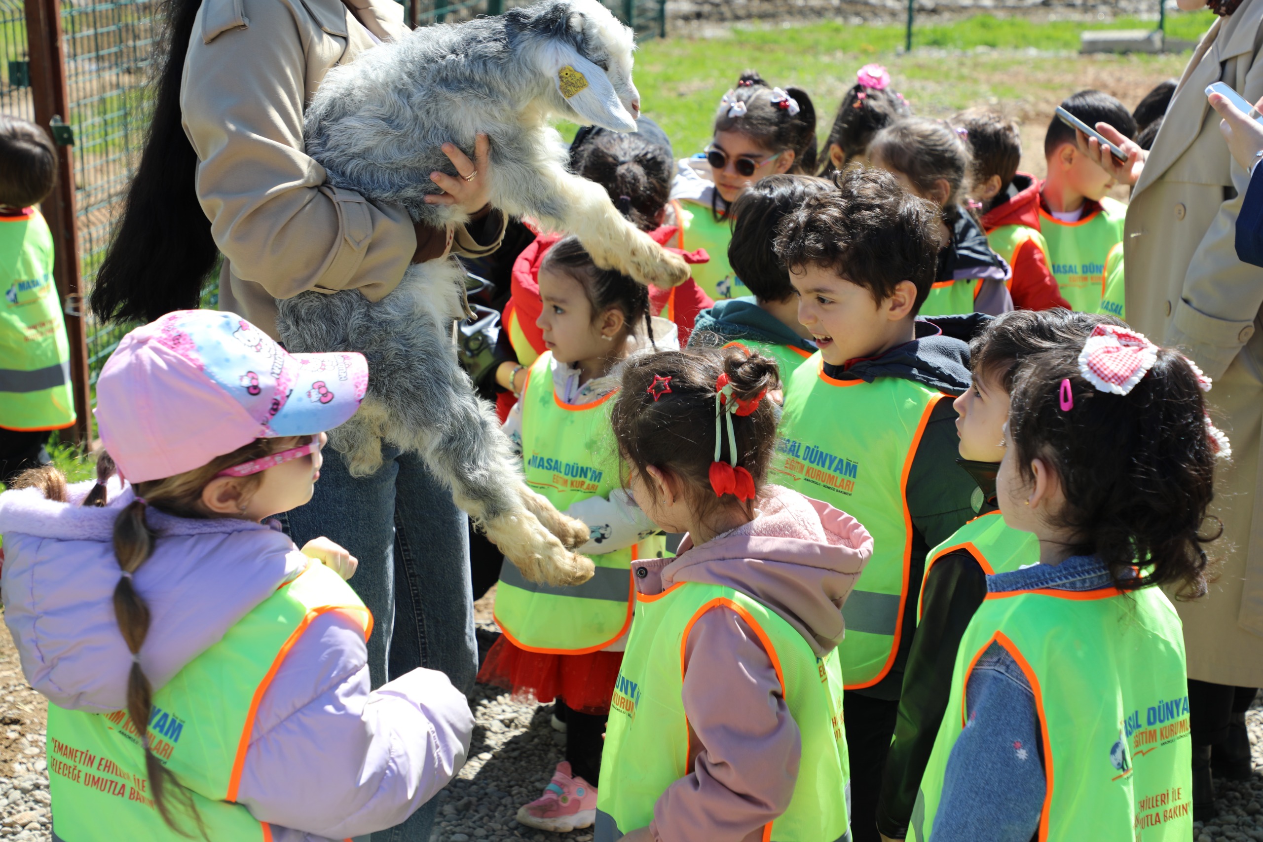 minik-misafirlerimiz-uygulama-ciftligimizde-8966