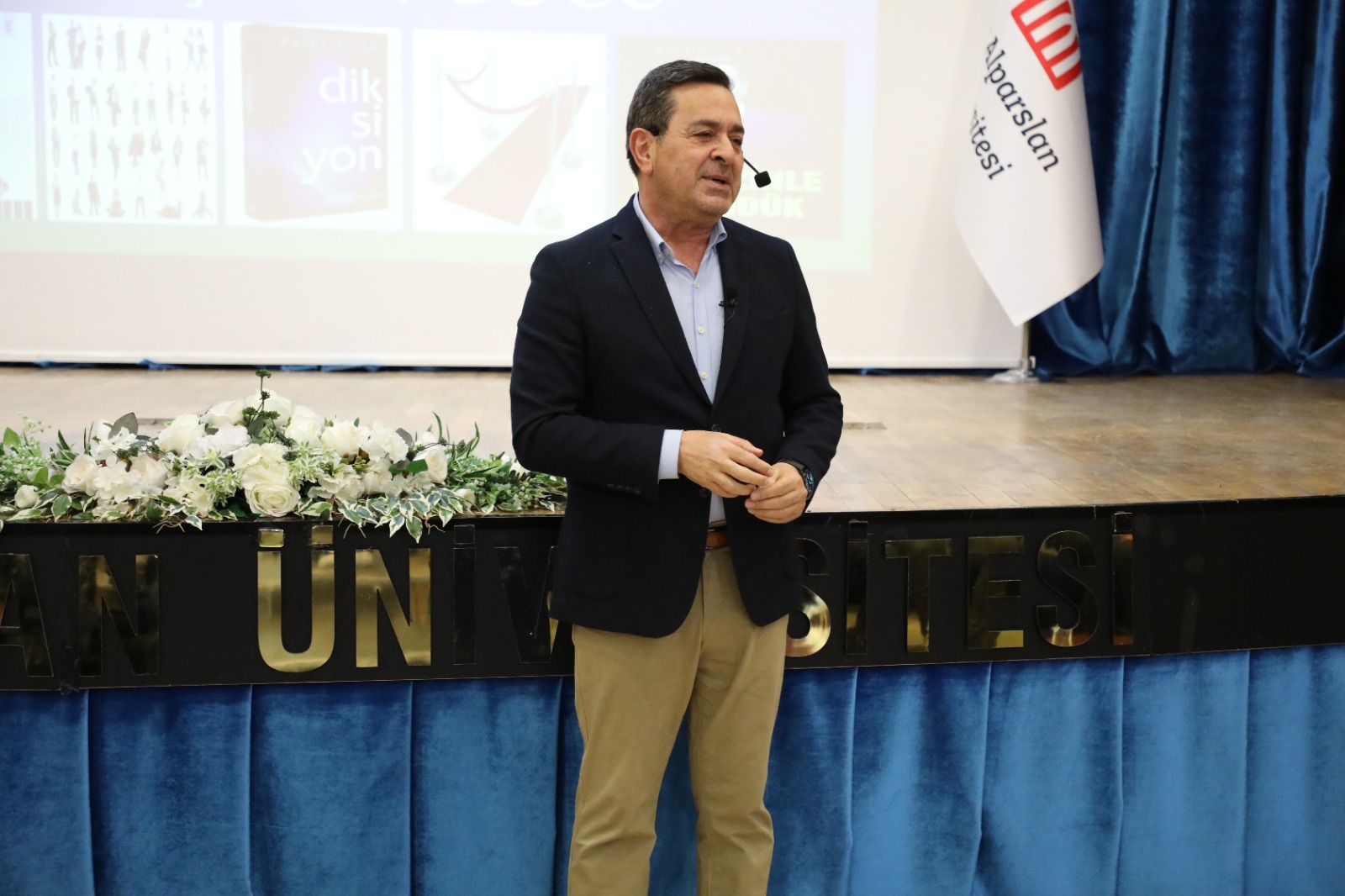 eski-trt-haber-spikeri-zafer-kiraz-universitemizde-ogrencilerle-bir-araya-geldi-9071
