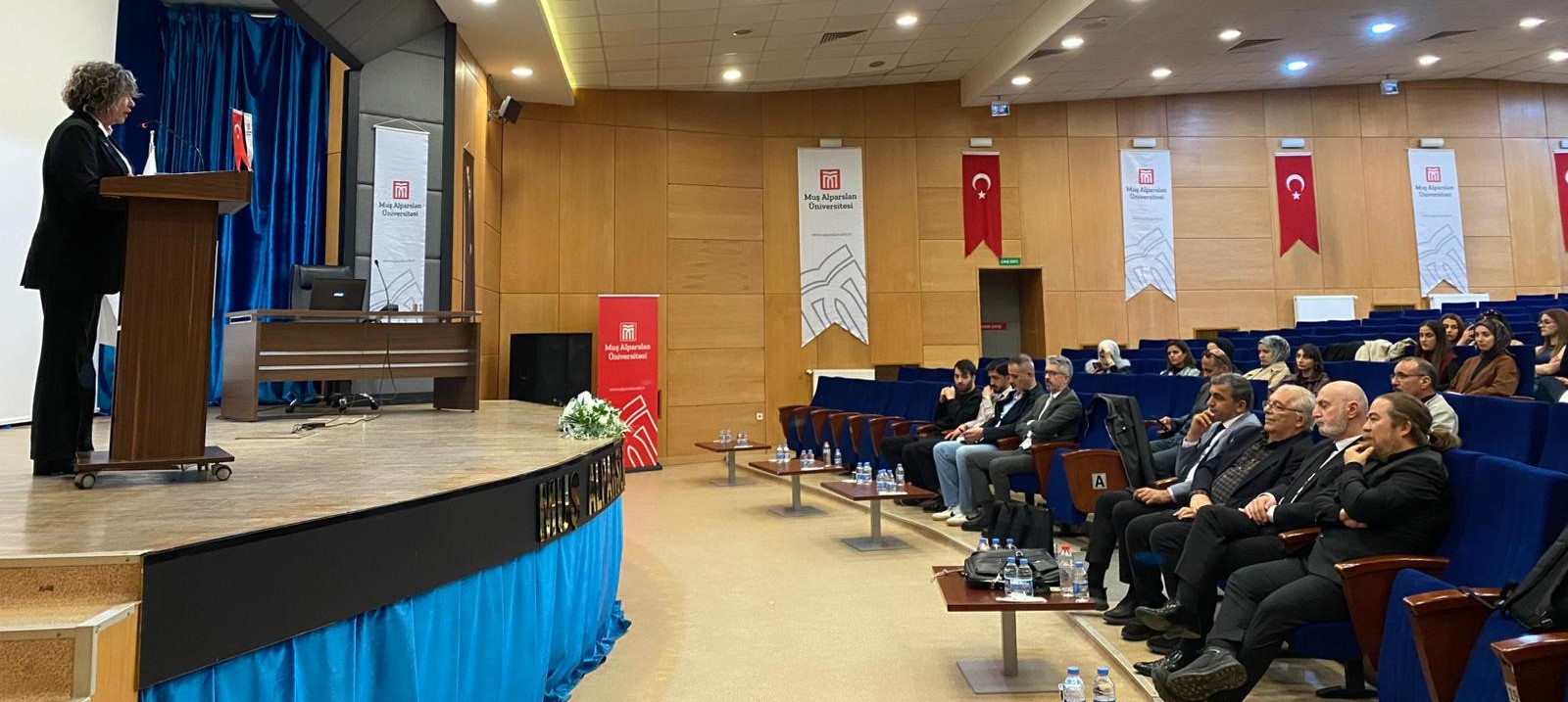mus-alparslan-universitesinde-lojistigin-gelecegi-paneli-duzenlendi-9088