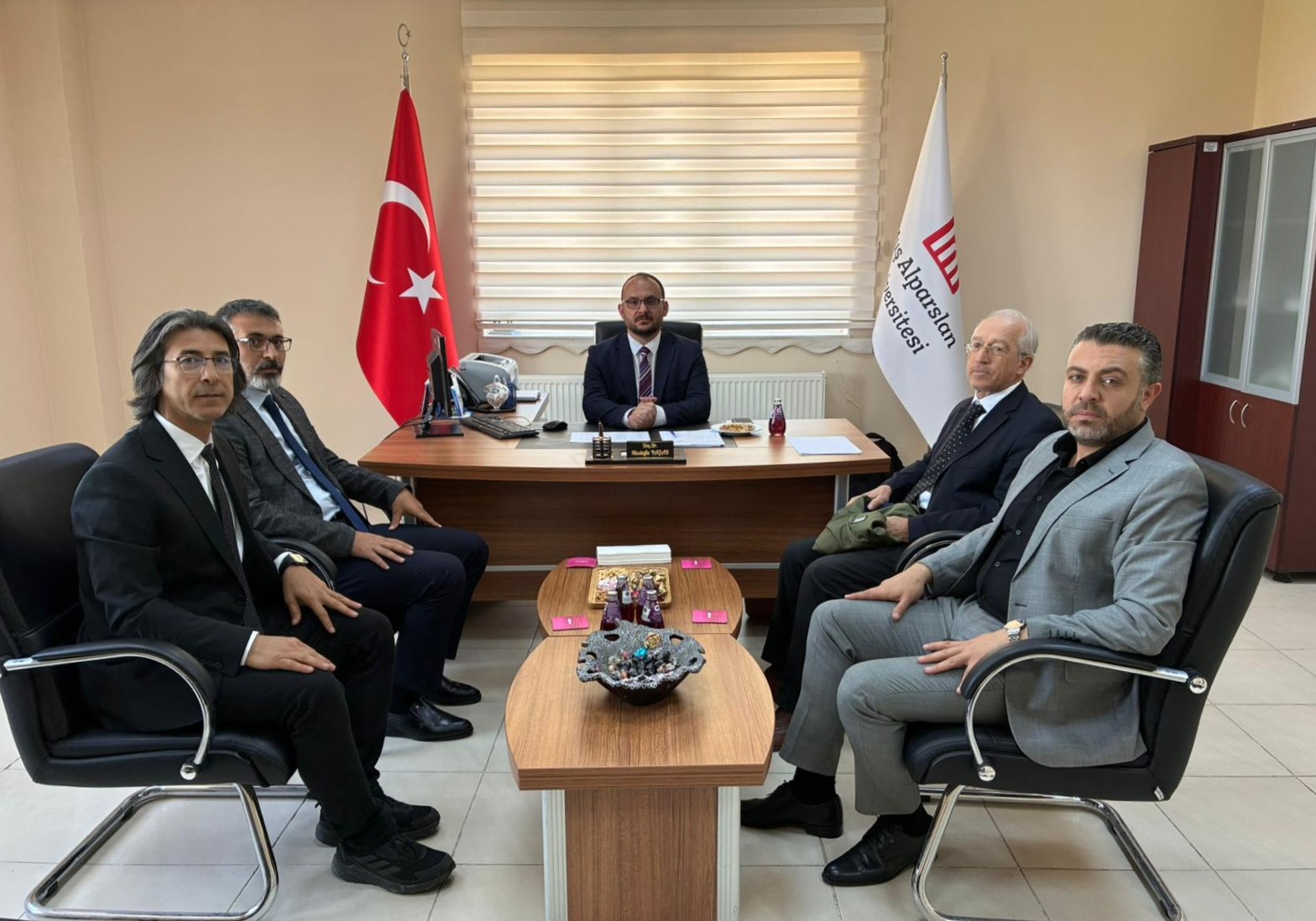 rektorumuzden-fen-bilimleri-enstitusu-muduru-doc-dr-mustafa-yasara-hayirli-olsun-ziyareti-9198
