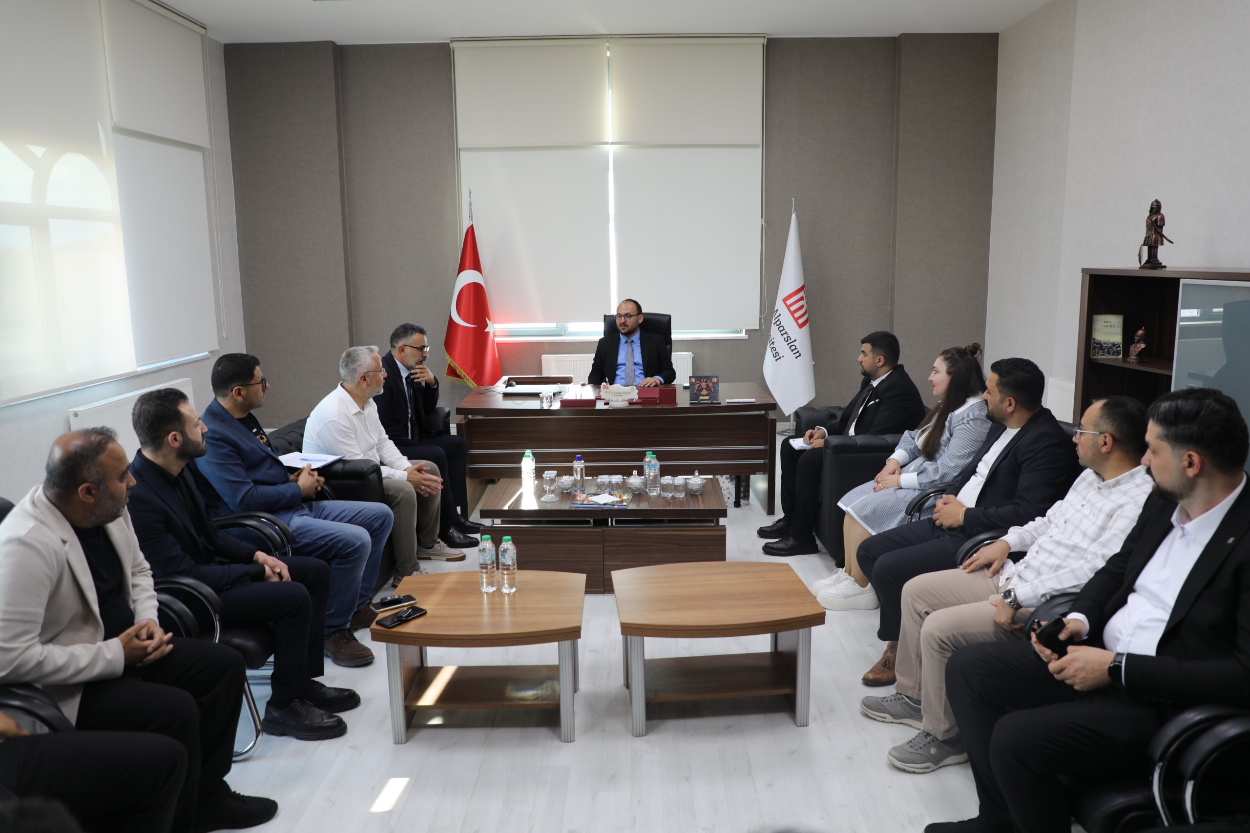 rektorumuz-prof-dr-mustafa-alican-malazgirt-myo-akademik-kurul-toplantisina-katildi-9211