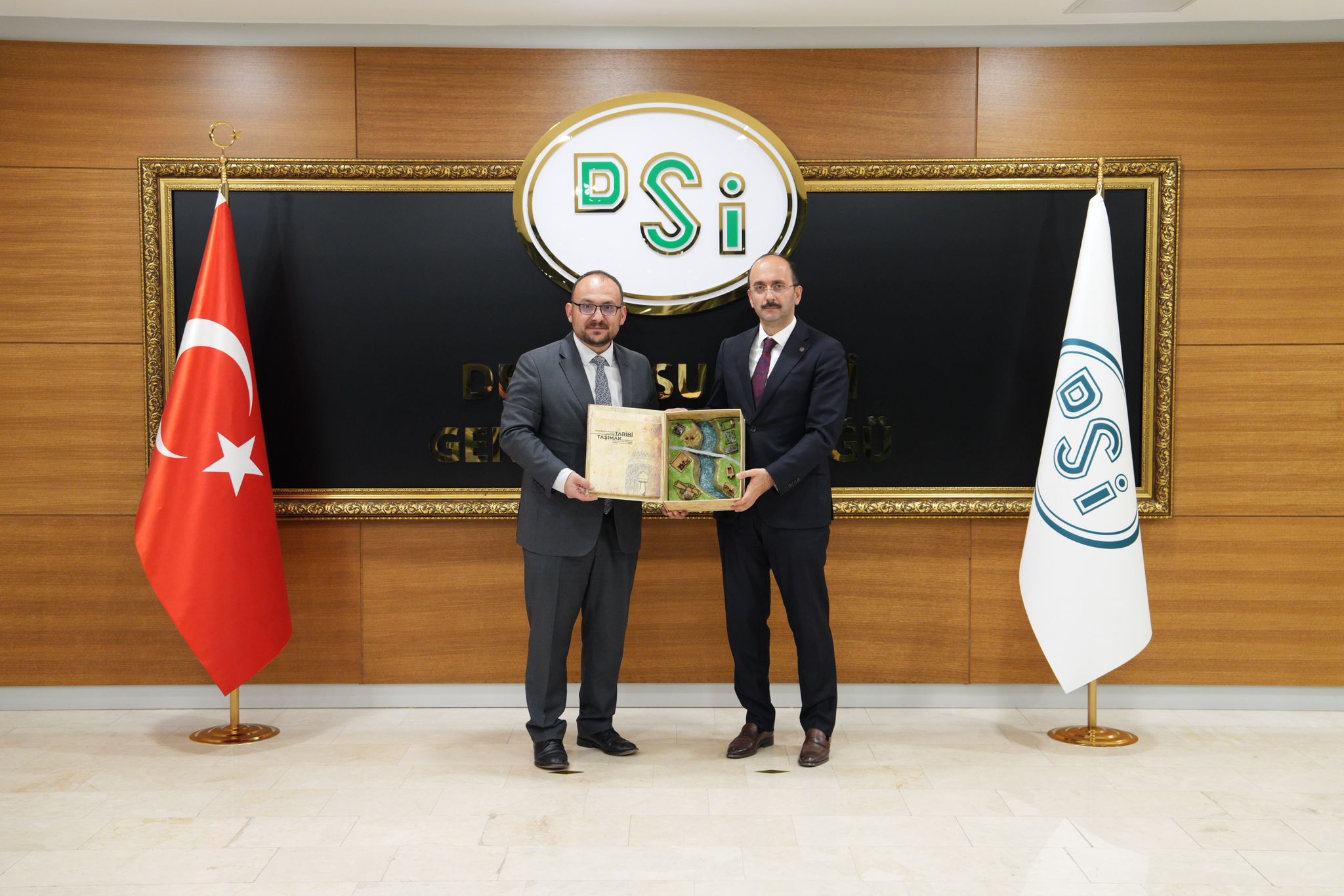 rektorumuzden-dsi-genel-mudurune-ziyaret-9256