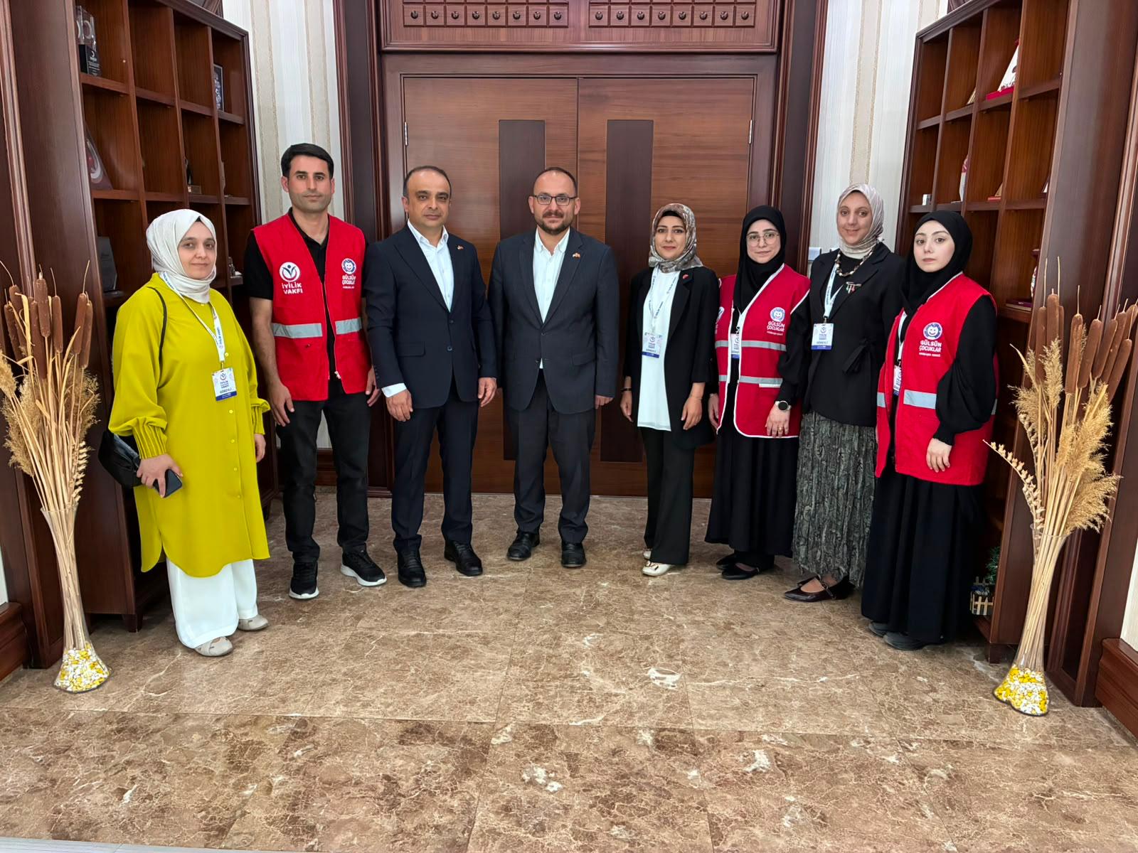 iyilik-uluslararasi-insani-yardim-vakfindan-rektorumuze-ziyaret-9286