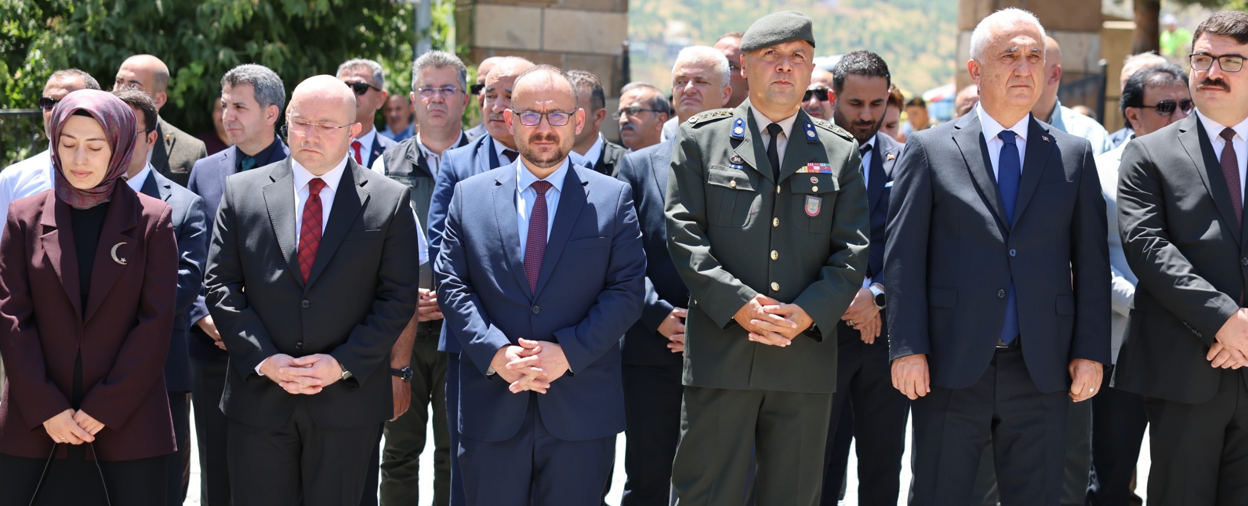 rektorumuz-15-temmuz-demokrasi-ve-milli-birlik-gunu-kapsaminda-sehitligi-ziyaret-etti-9298
