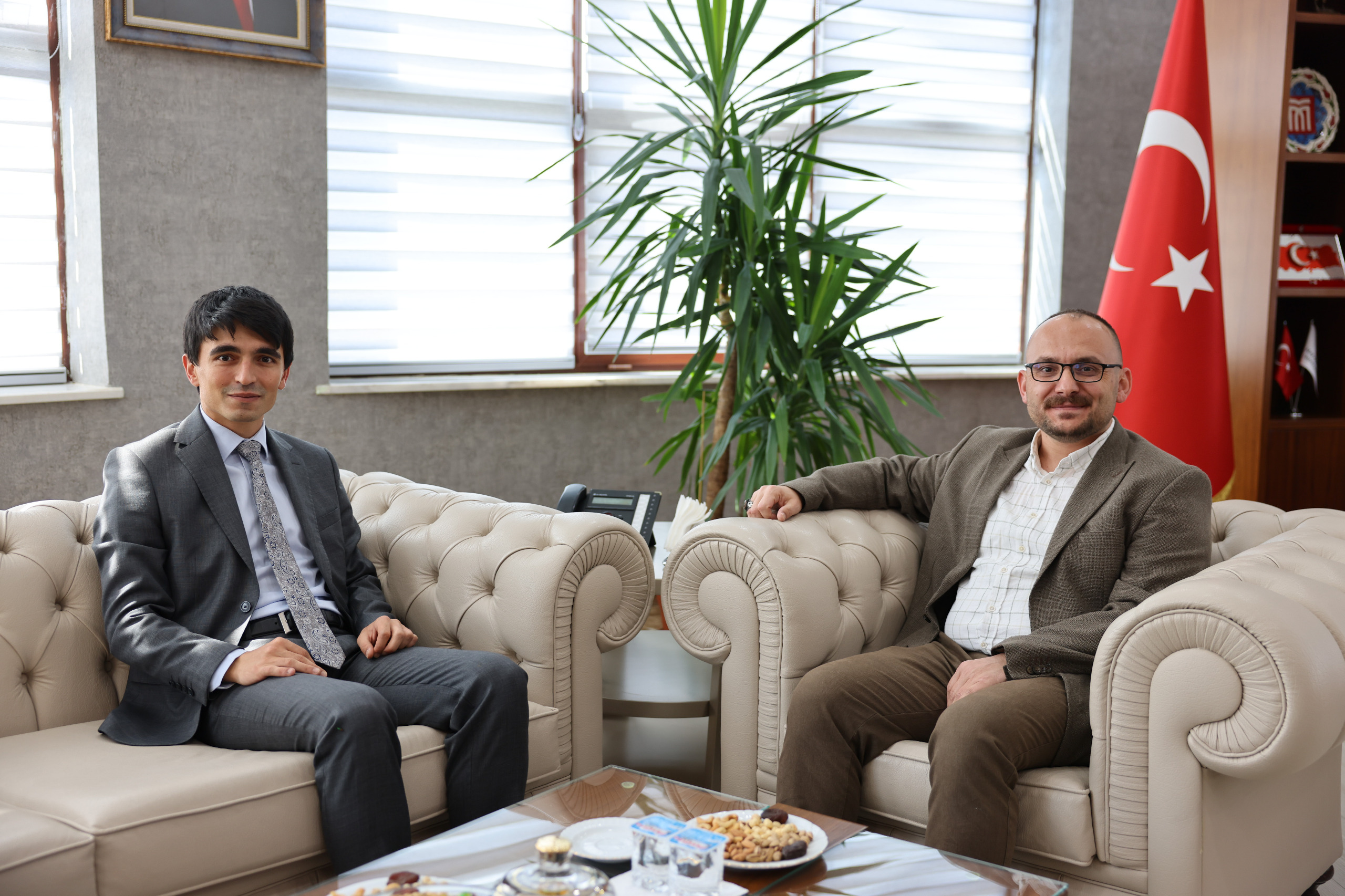 vali-yardimcisi-onur-bektastan-rektorumuze-iadeiziyaret-9327