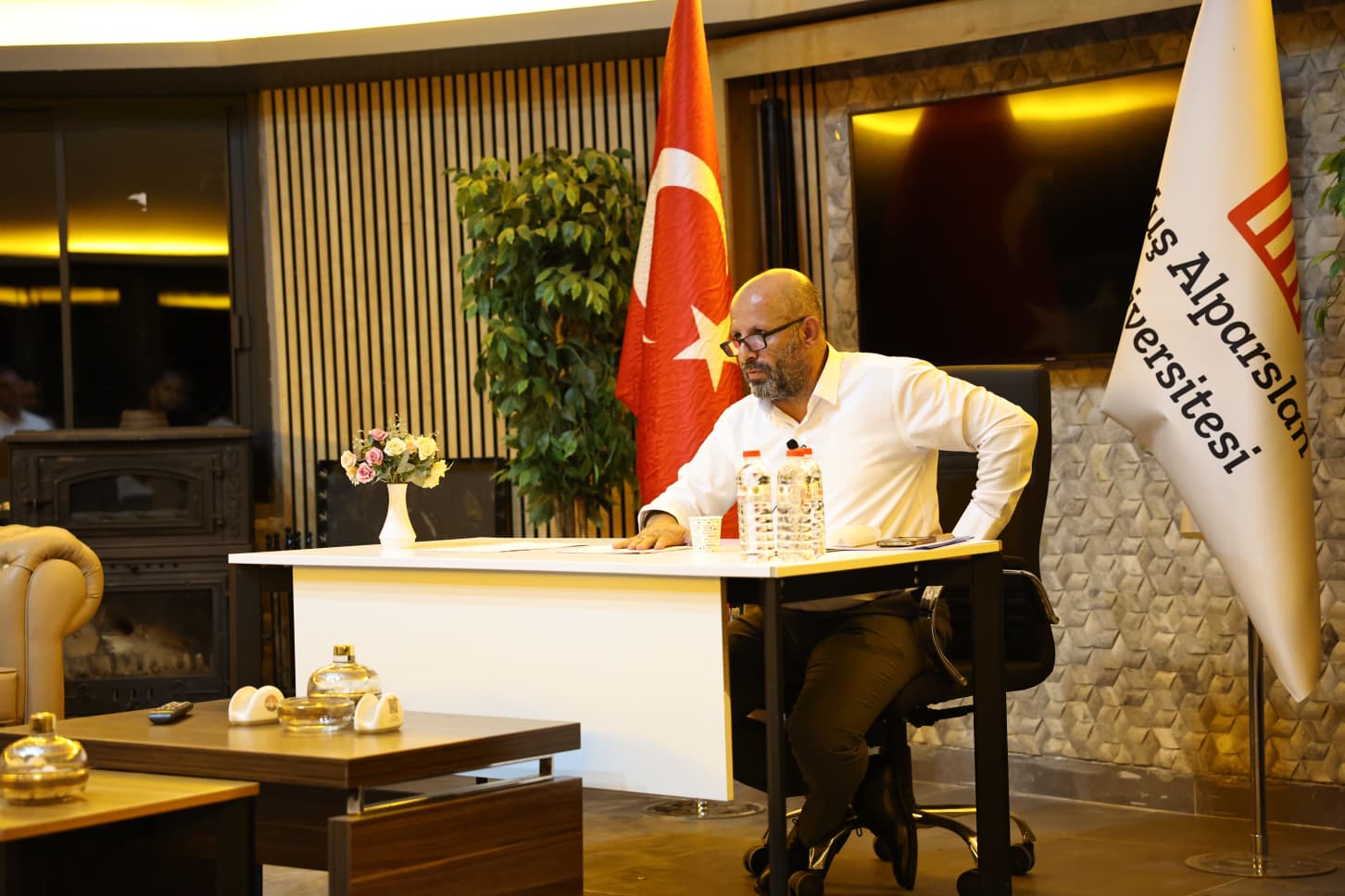 gazzede-egitimin-gelecege-uzanan-umut-mucadelesi-bilim-kafede-ele-alindi-9459