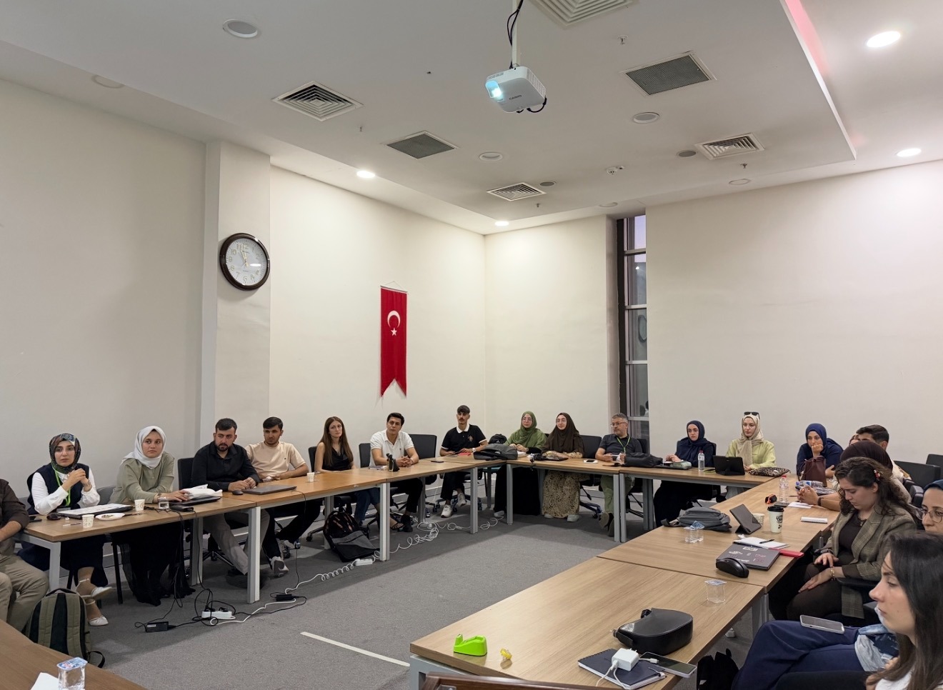 erasmus-ka154-projesi-universitemiz-ev-sahipliginde-gerceklestirildi-9482
