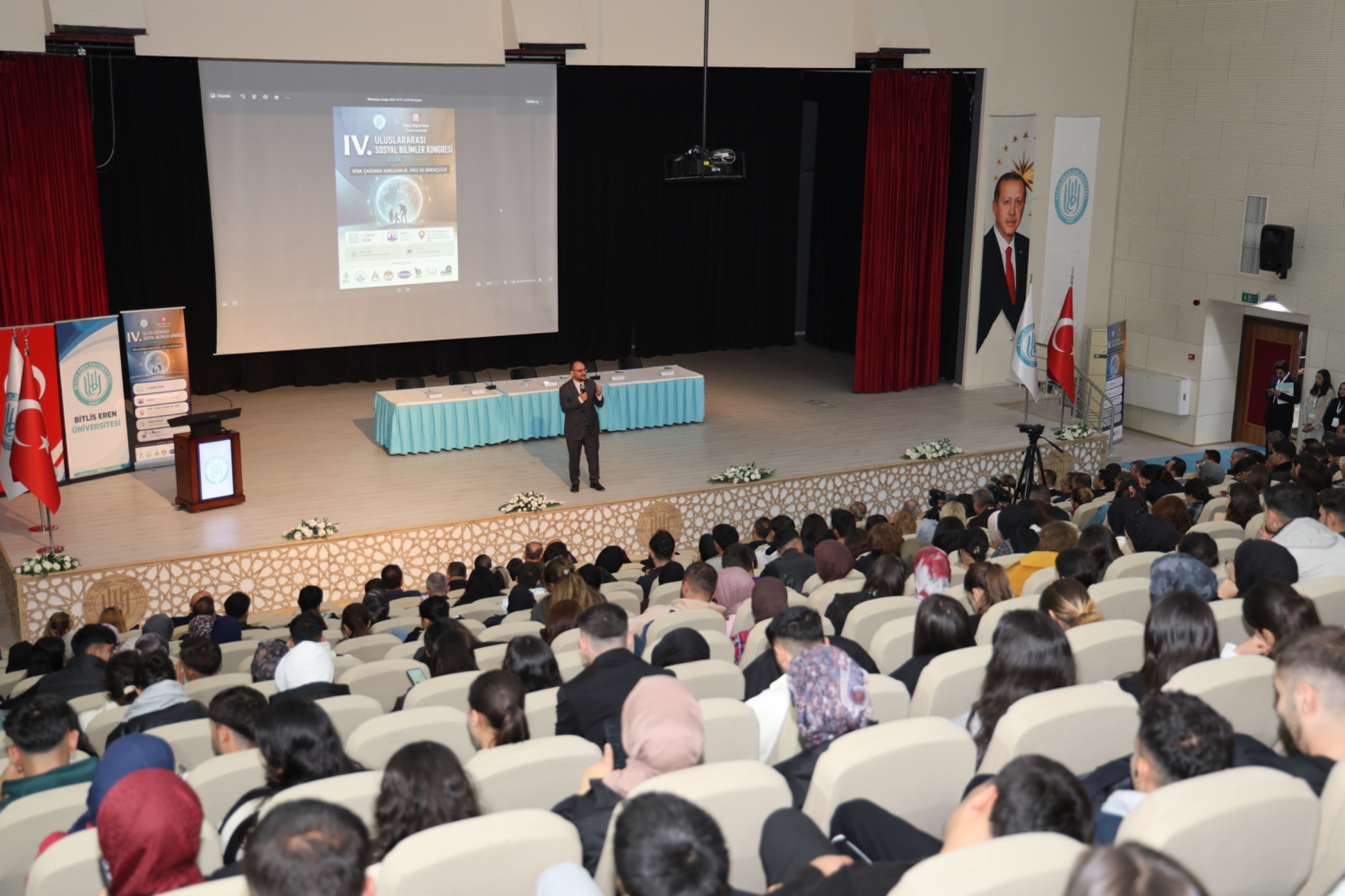 universitemiz-is-birligiyle-risk-kriz-ve-toplumsal-direnclilik-kongresi-basladi-9496