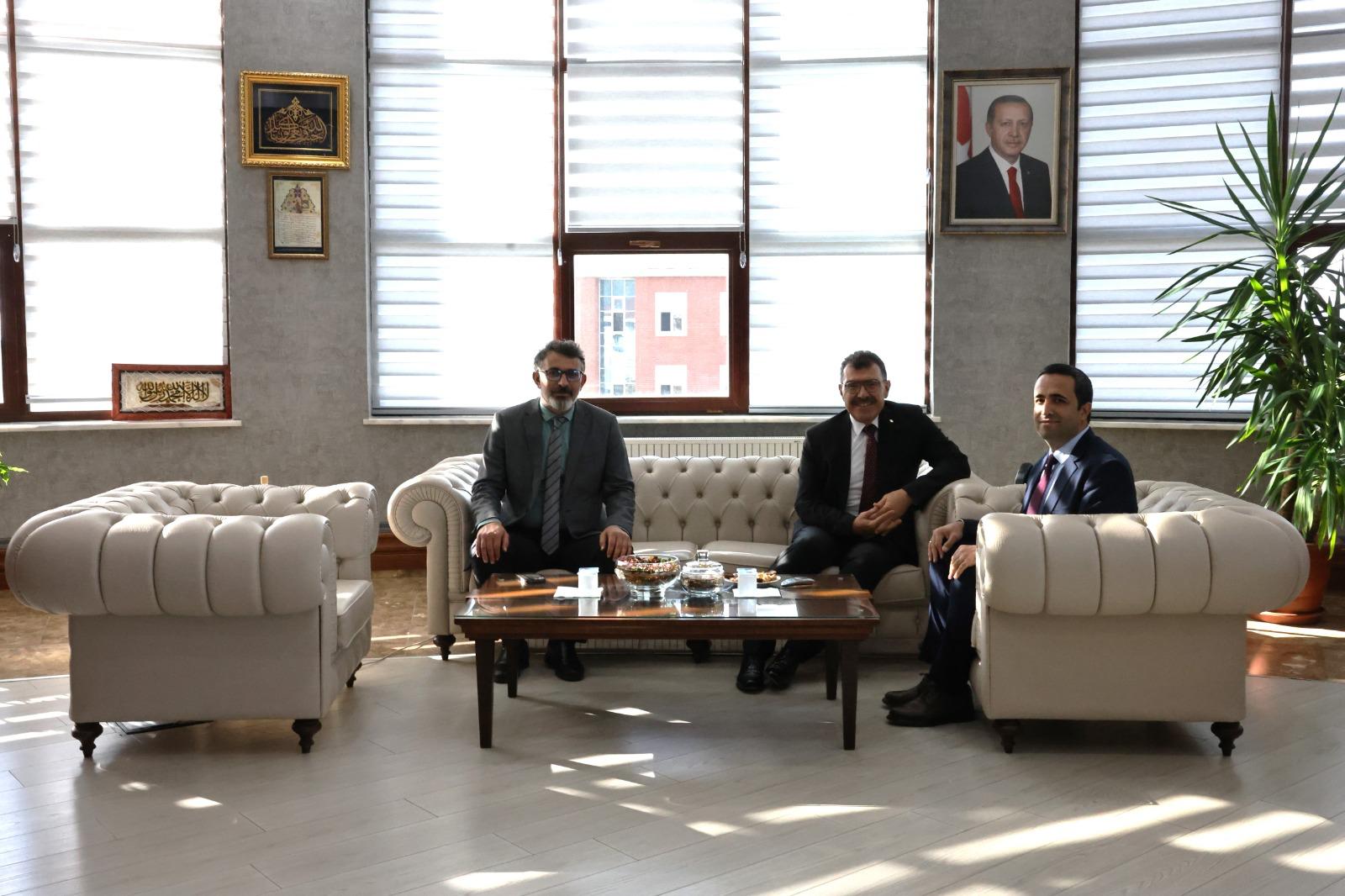 itu-rektoru-prof-dr-hasan-mandal-ogrencilerimizle-bulustu-9578